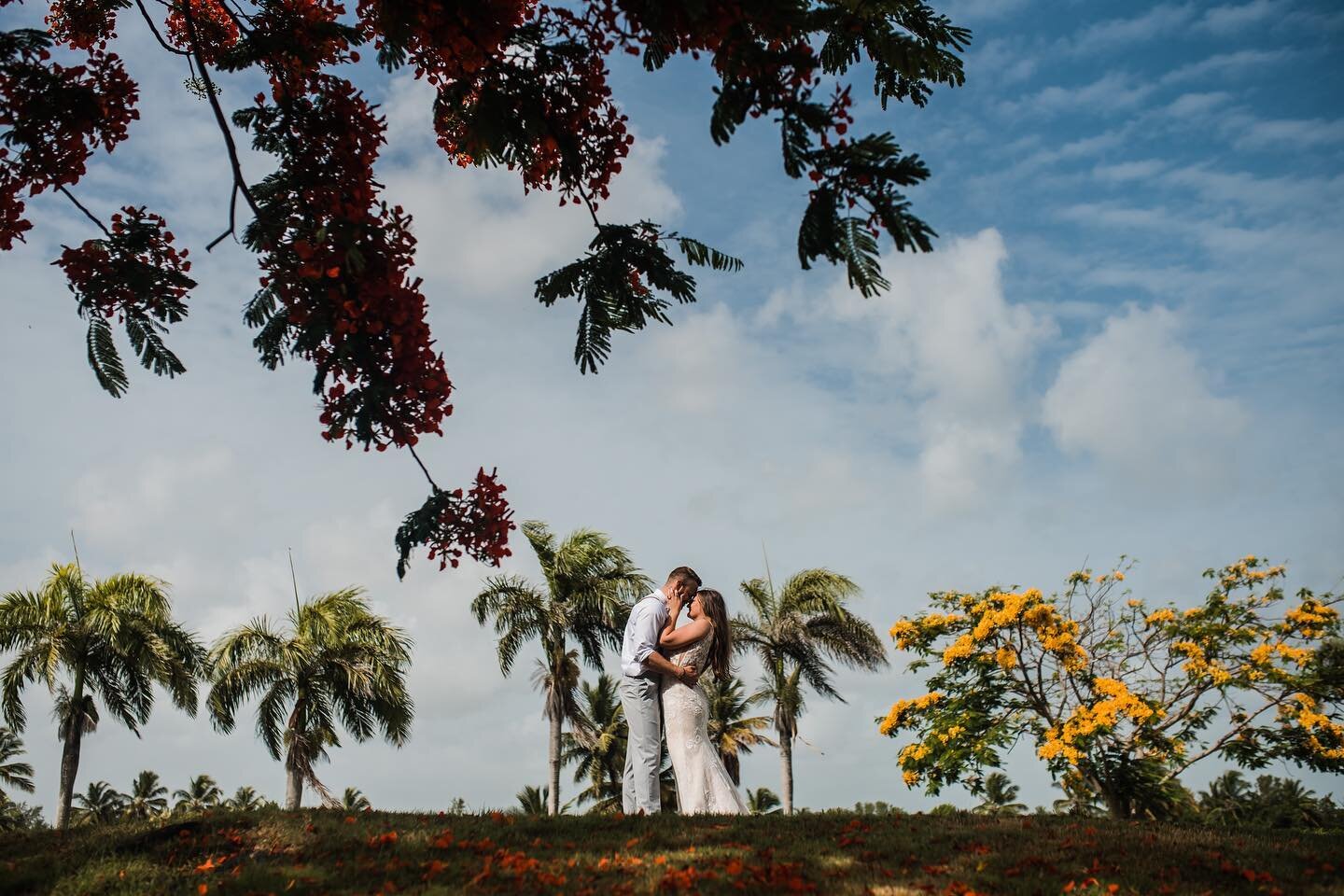 So&hellip; the Dominican Republic 🇩🇴 is a pretty rad place to get married. 😯😯😯
-
Who wants to get married in the Caribbean raise their hand and then take me with you pleeeeeaze?