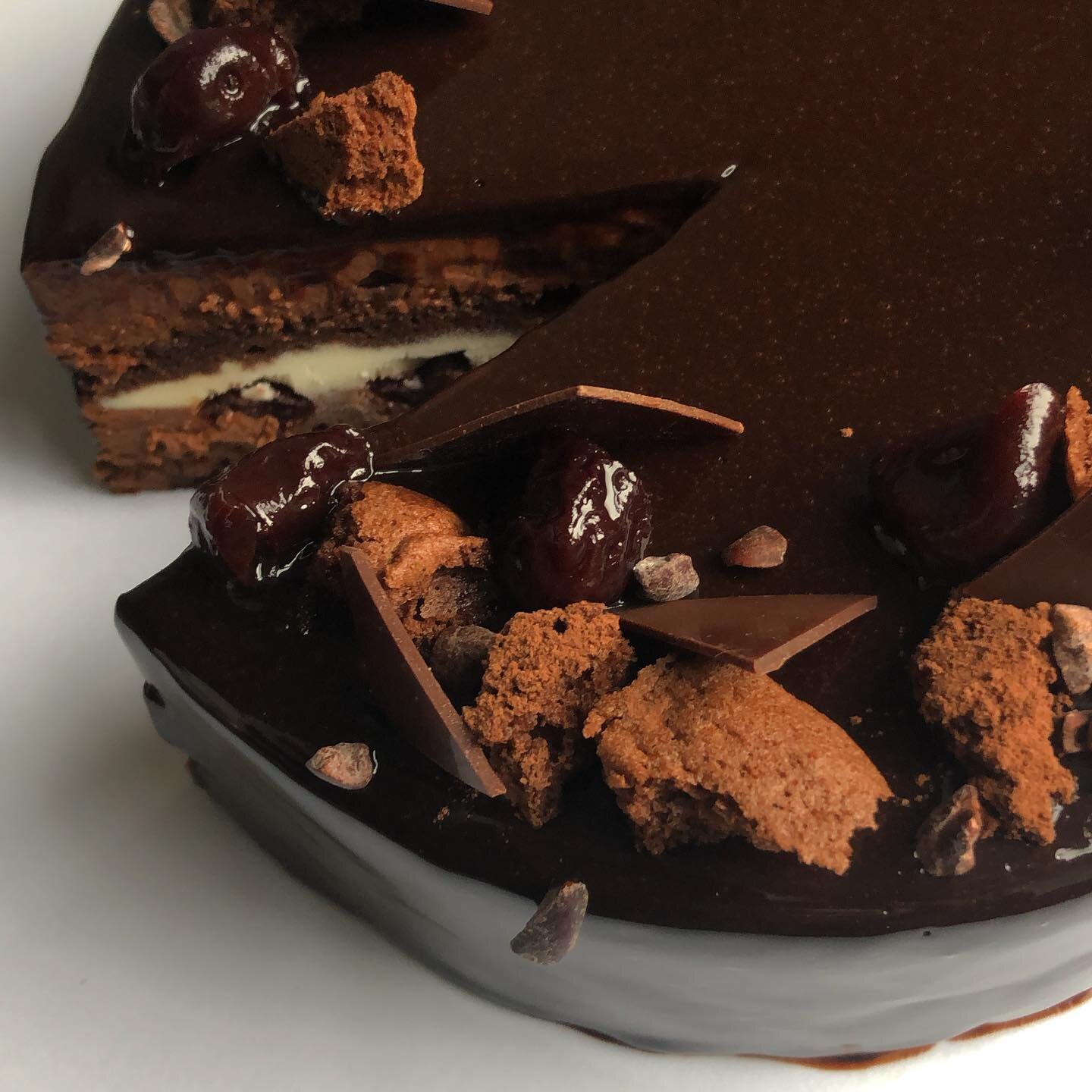 Chocolate &amp; 🍒 for December only.
#shutishuti #patisserie #chocolatecake #gateauchocolat #chocolatemousse #madetoordercakes #yorkcakes