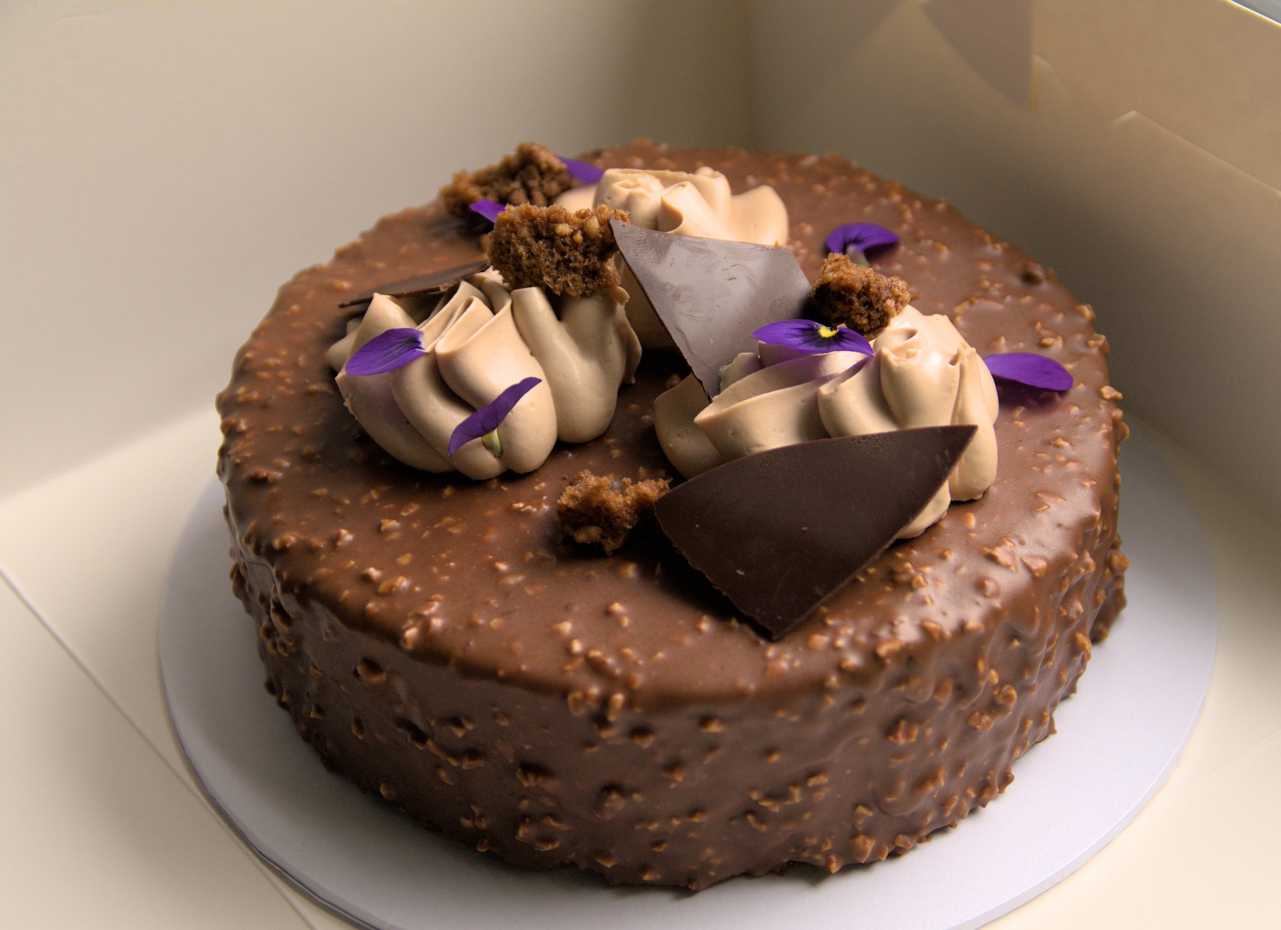 MILK CHOCOLATE - HAZELNUT ROCHER CAKE  - floral