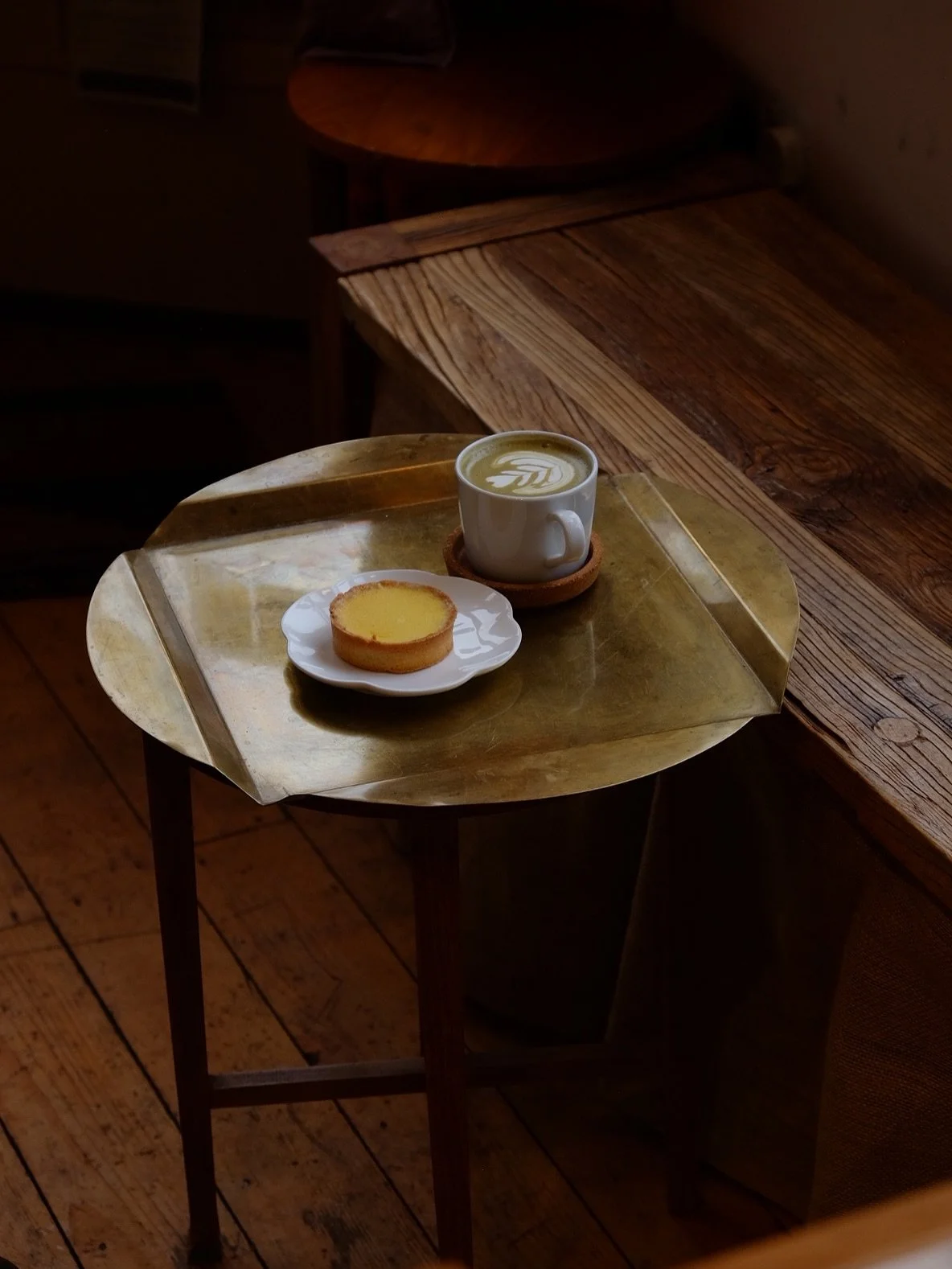 Happy Saturday! 

Houjicha latte with linden honey and cinnamon tart is my favourite of the day. 
Cake counter is full of colour that is otherwise very hard to find outside. Come next week, we will have lovely things all the shades of pinks. 💕 no pr