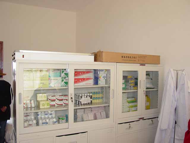 Supply cabinet with medicines supplied by Rotary part 1