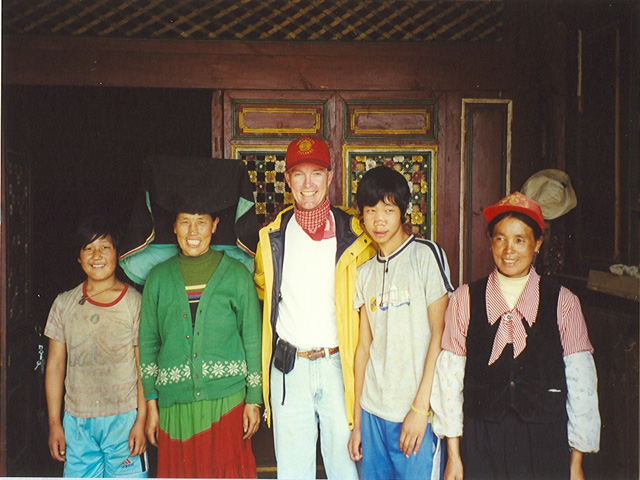 Brad with 4 children of a Yi village family