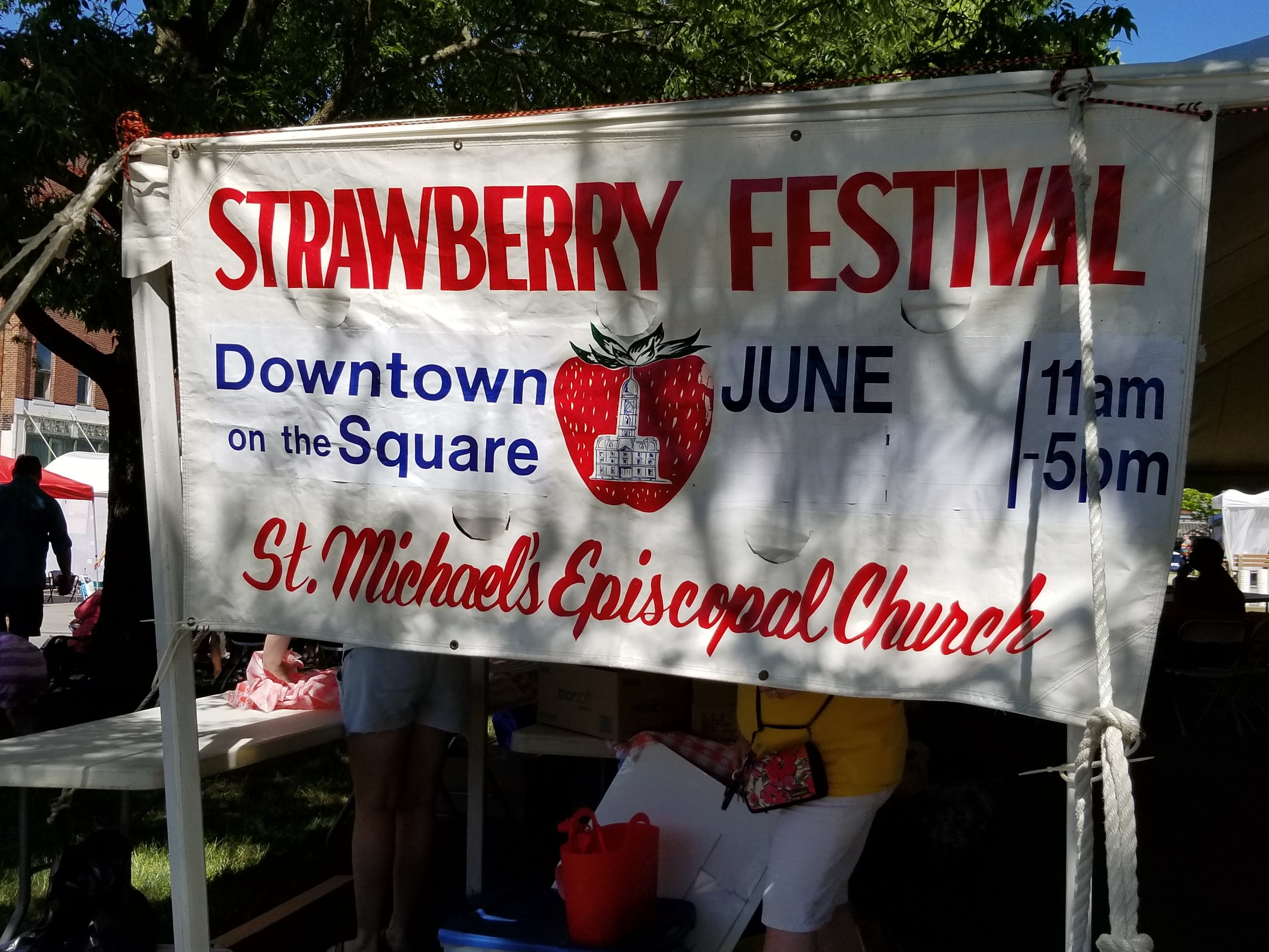 Strawberry fest 2022 sign on 9th st.jpg
