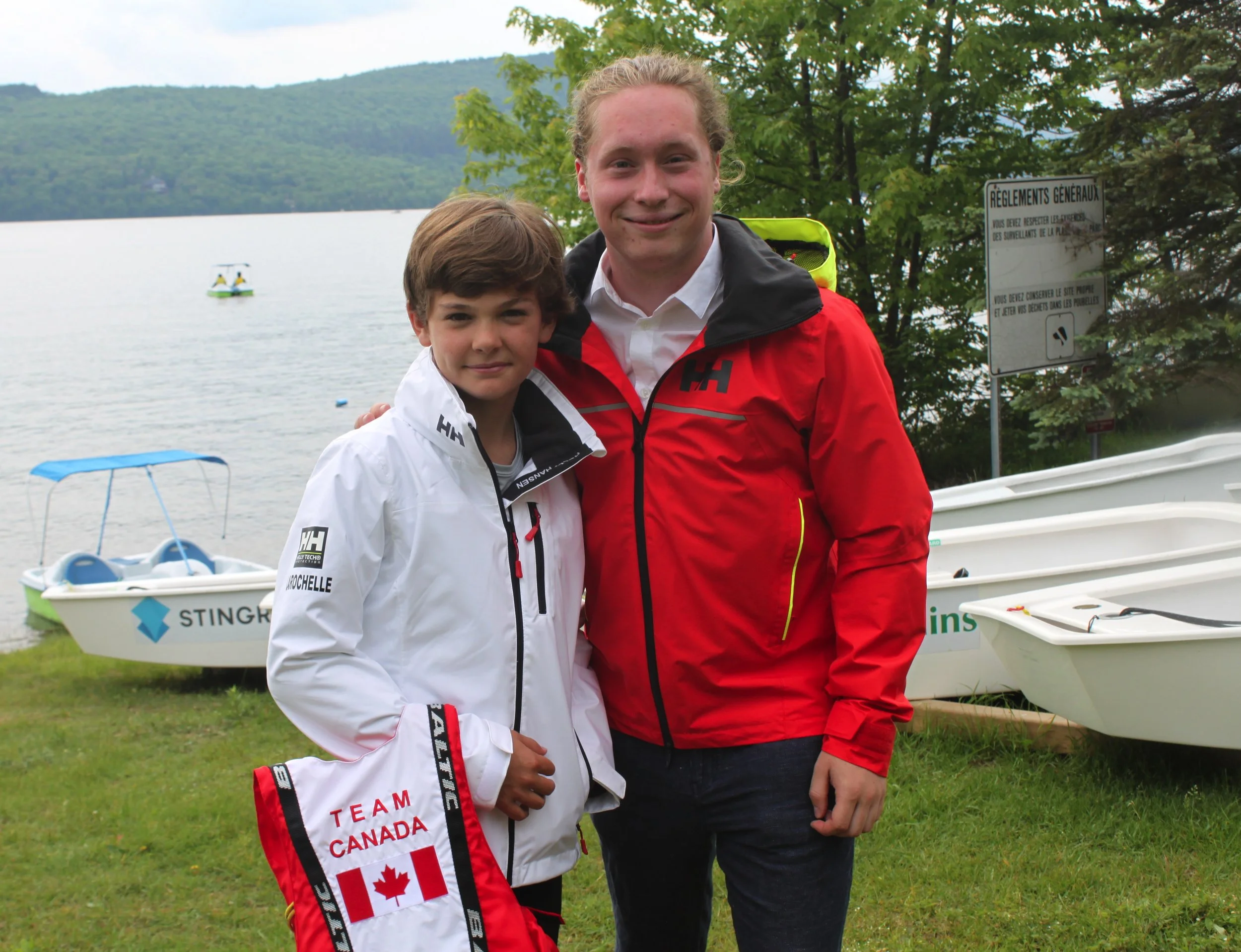 Charles Larochelle accompagné de l’un de ses premiers instructeurs, Simon Landry