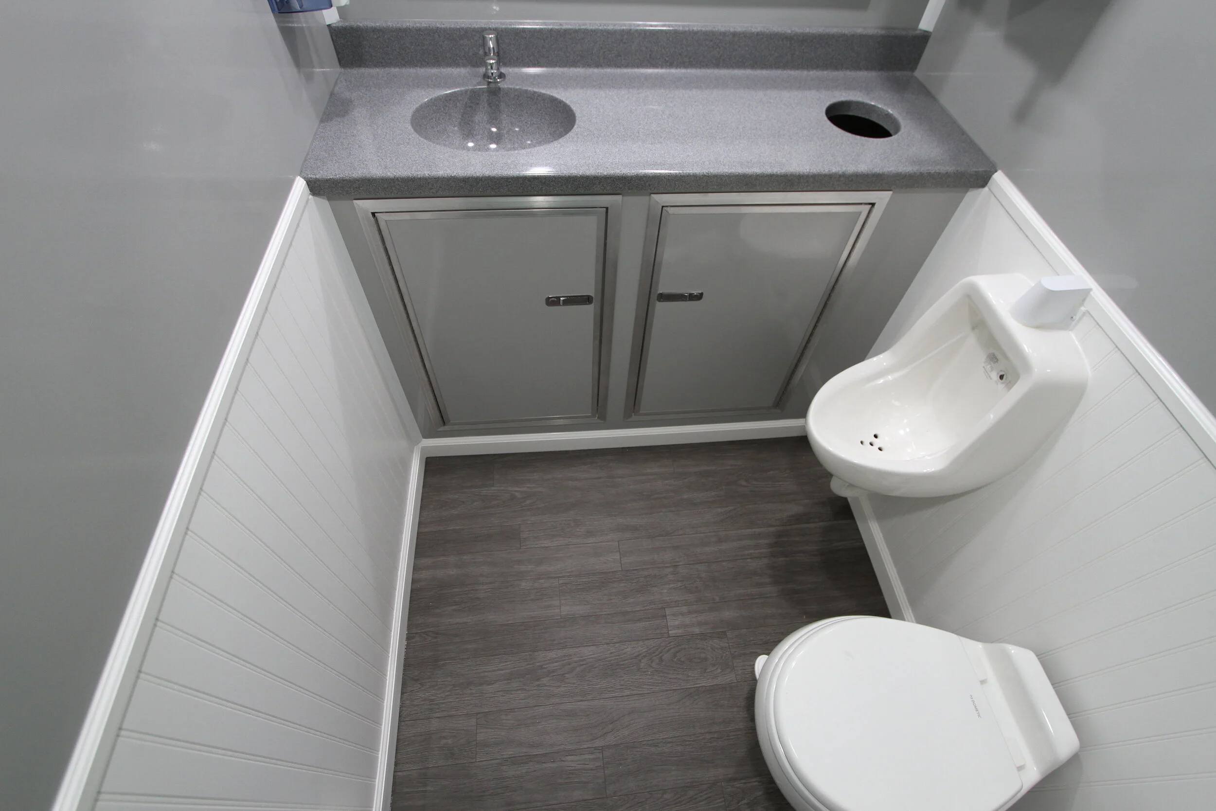 Copy of Men_s Room.JPG