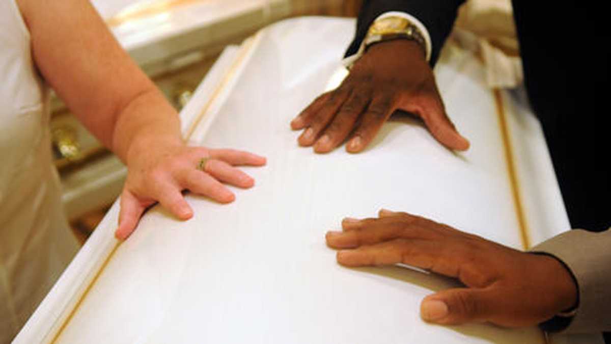 l_nbc10gesnercaskets030x1200.jpg