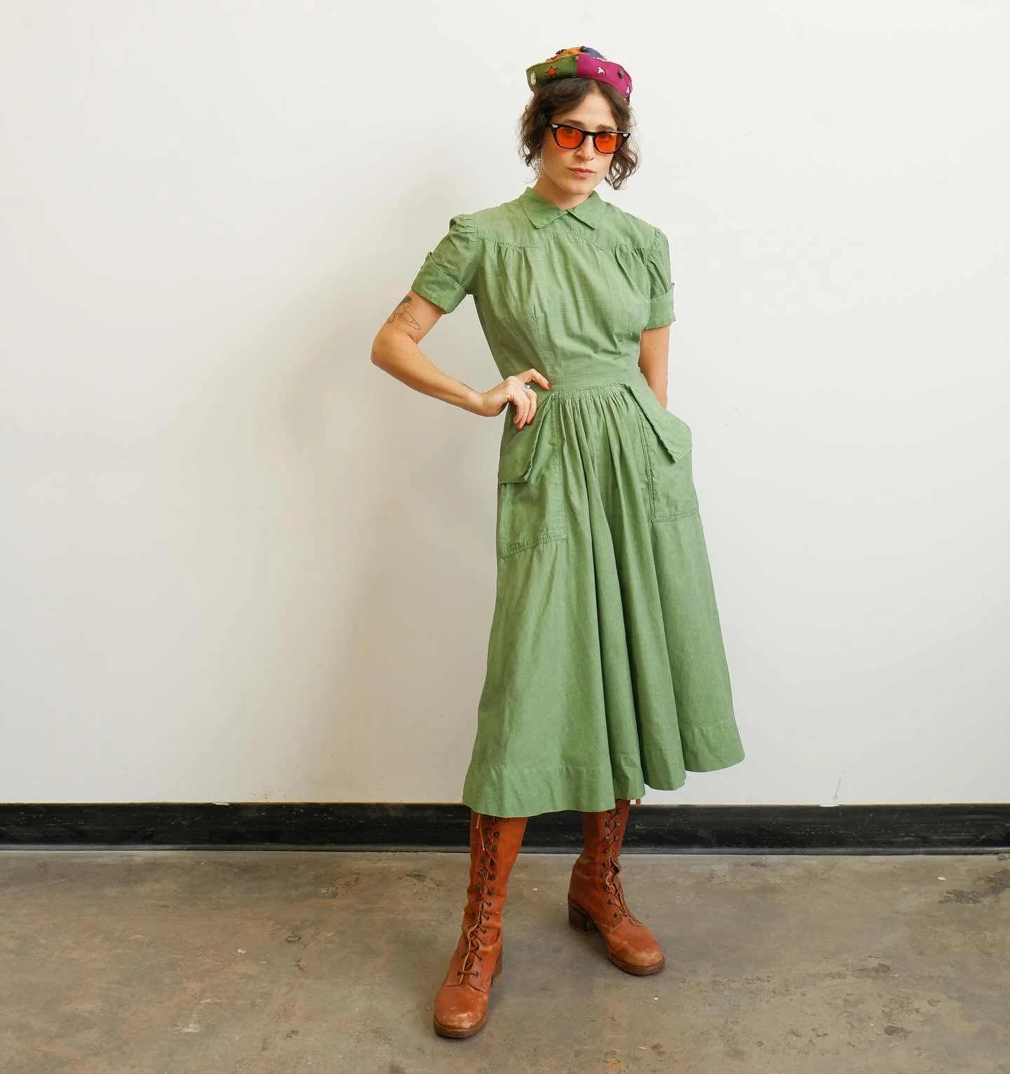 1940s green cotton dress with giant pockets to hold your marble collection 🤝 find her online [direct 🔗 in stories]