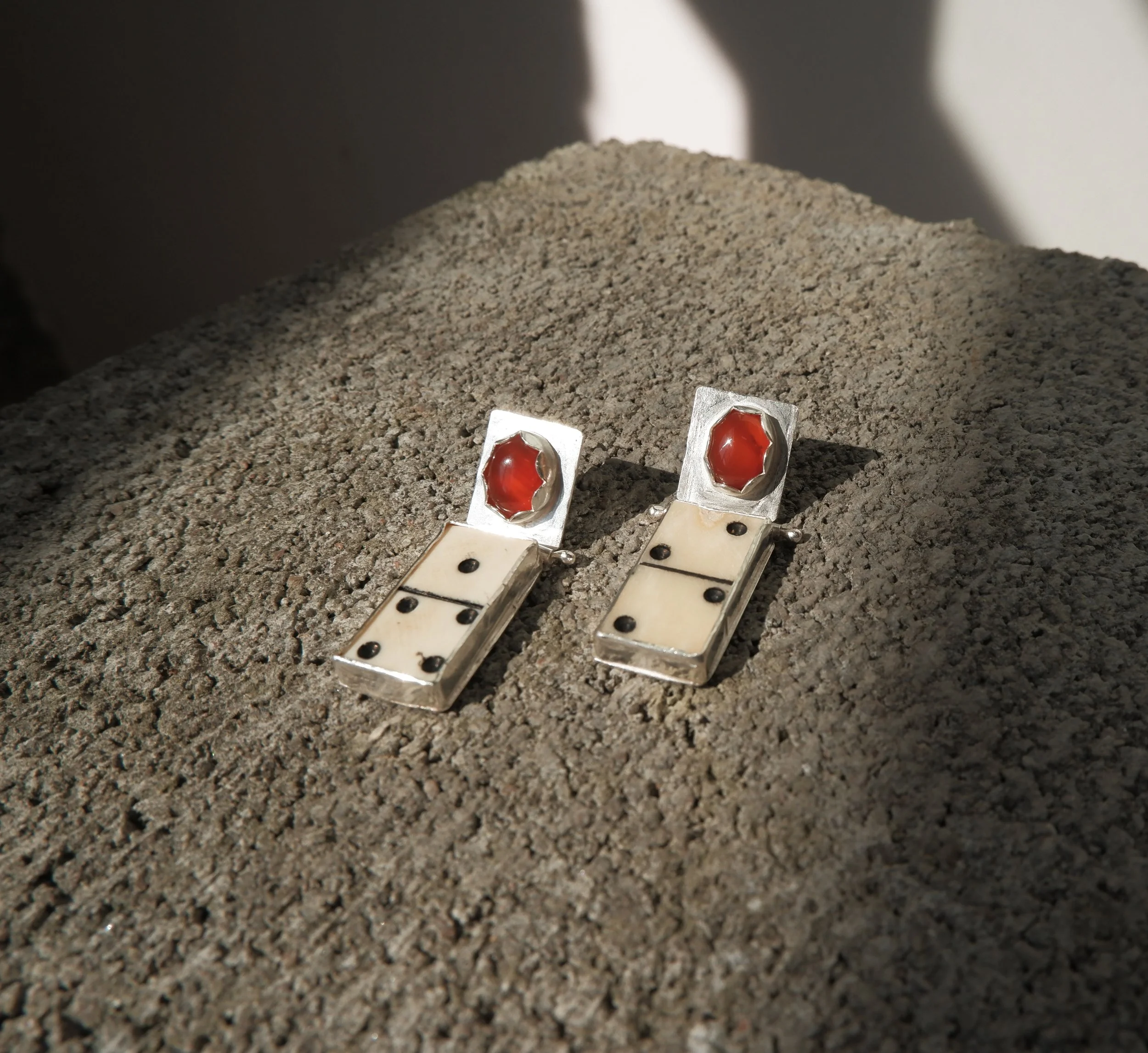 Domino Hinged Drops