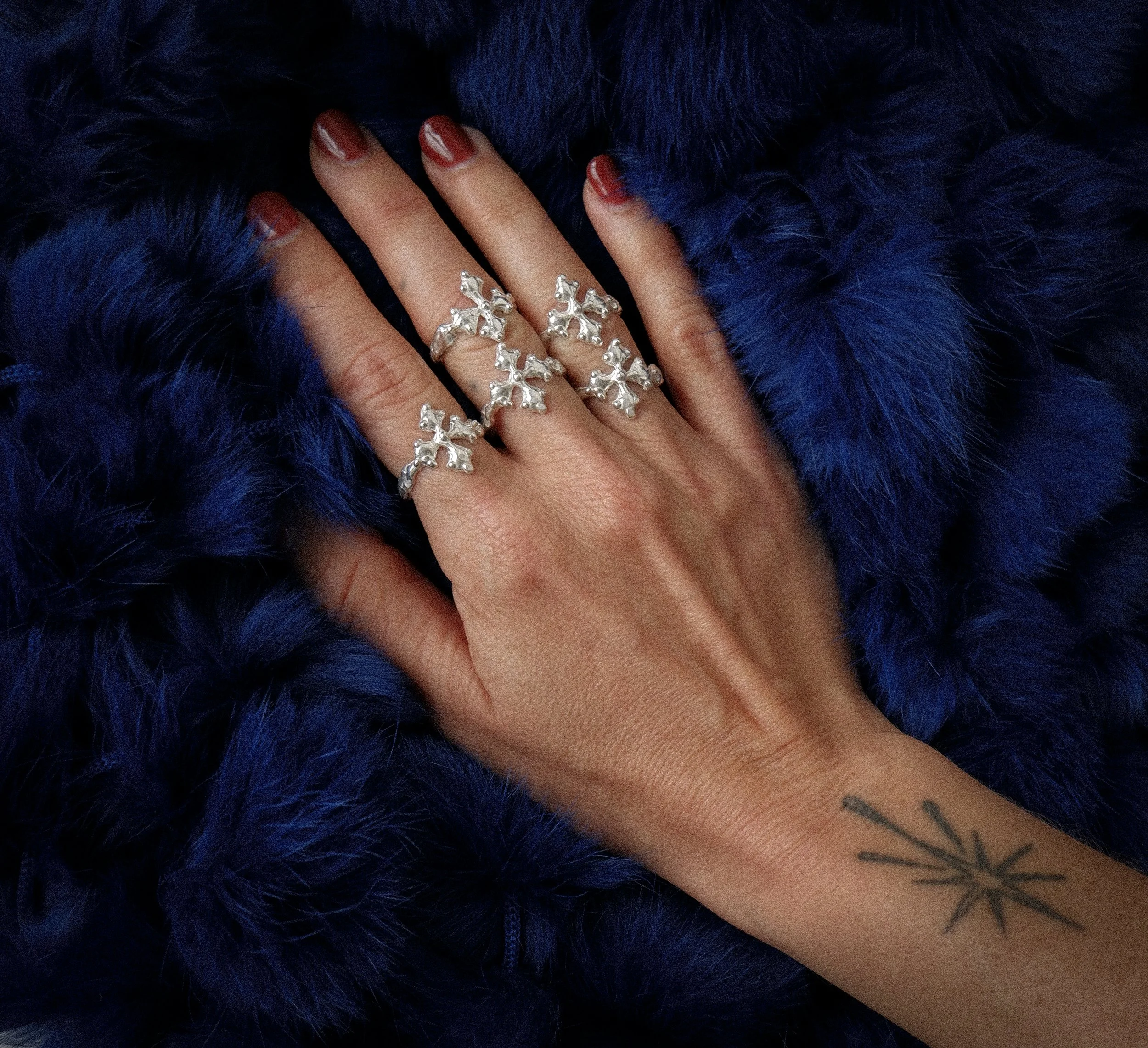 Queens Cross Ring -Size 7-