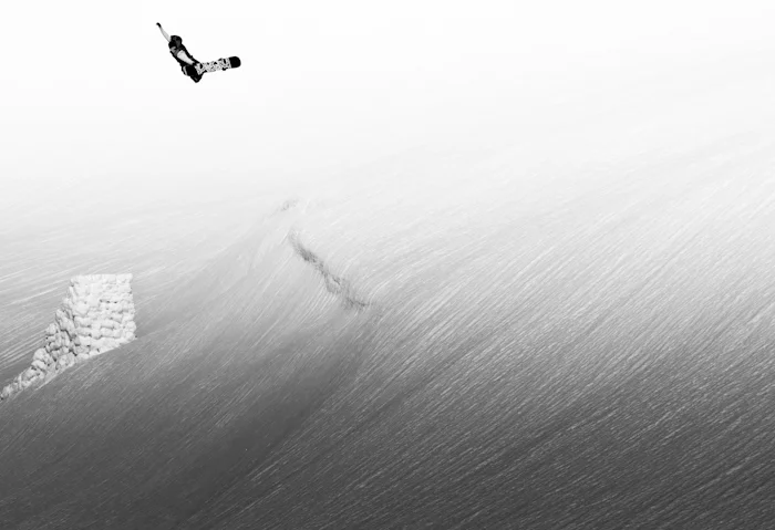 Snowboard-Photo-Fredrik-Evensen-bw-Method-in-Grotli-by-Dominic-Zimmerman-Howzee.jpg