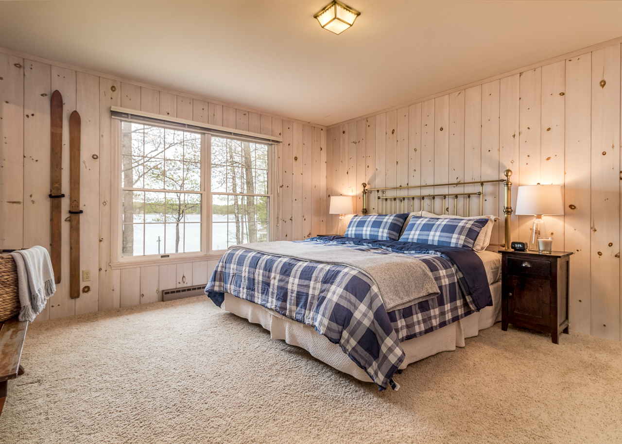 1st Floor Bedroom 1: Master Suite with King Bed