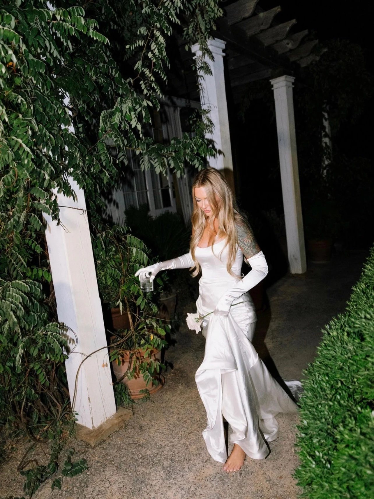 When the reception has you over stimmied so we sneak off to the bridal suite to take a breath and a few shots. 💅🏼 I&rsquo;m always paying attention, checking in, and making the most of your moments.