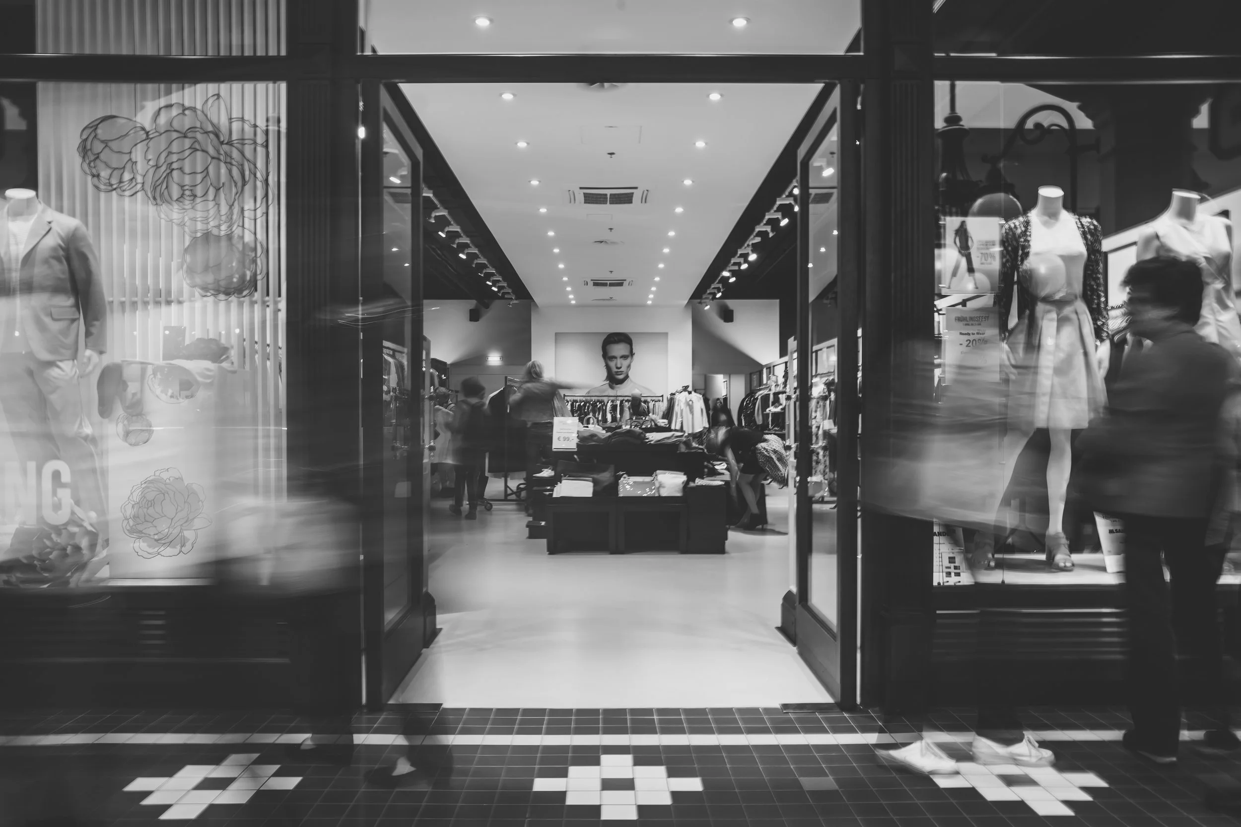 When the Bubble Bursts As a kickoff to a series of thought leadership material that we’ll be sharing on the crisis in retail, we wanted to start the conversation by looking at the current dynamics at play. 