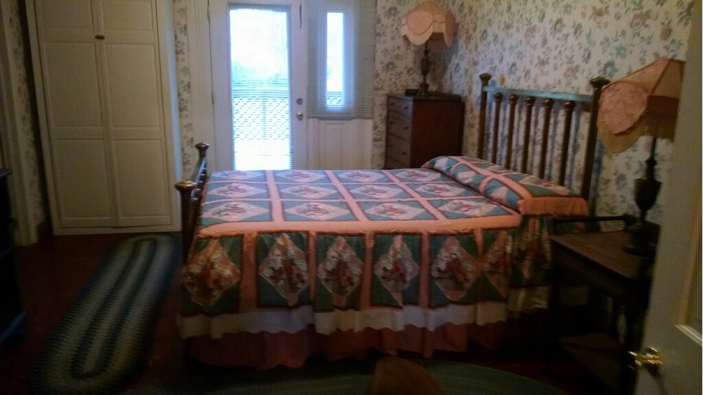 suite2Bedroom.jpg