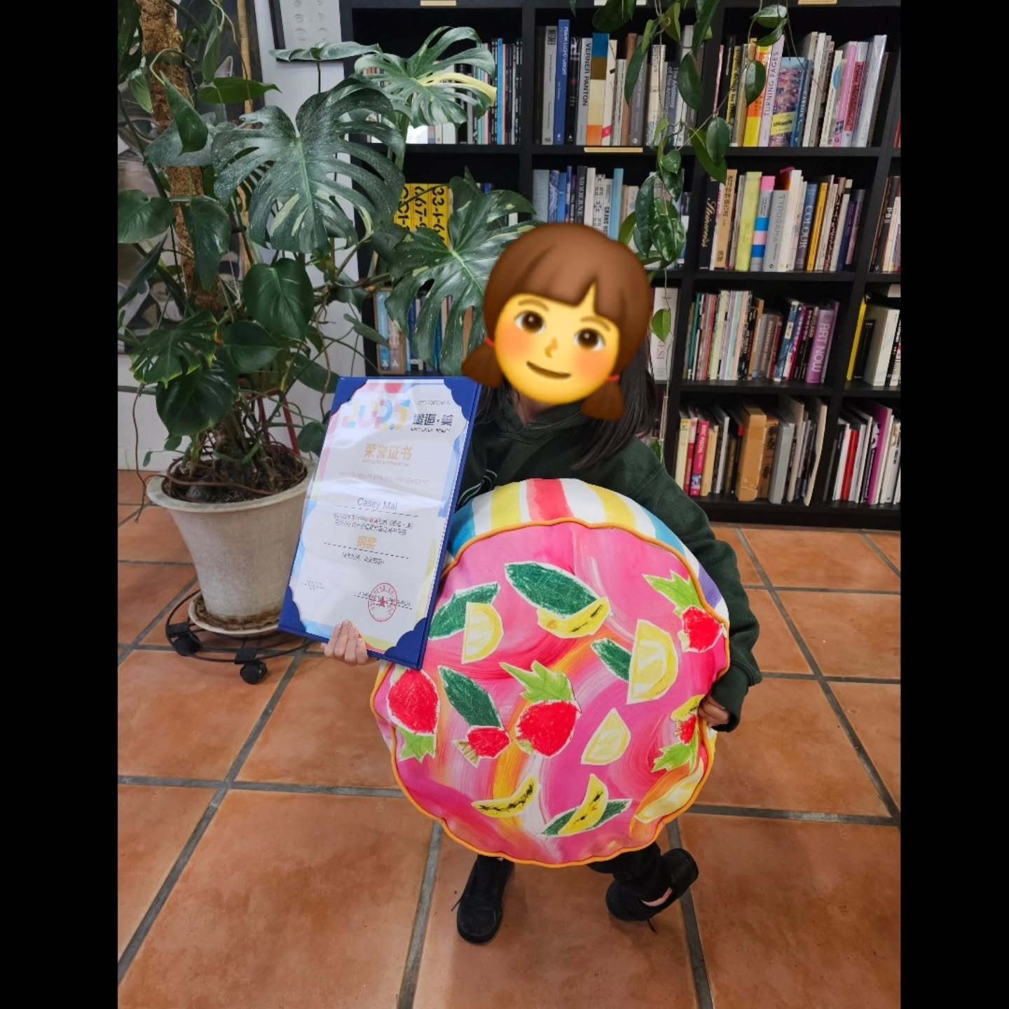 Openstudio Academy of Art and Design 

A huge congratulations to Casey for securing the Bronze Award at the Tutumomo Design Competition. It&rsquo;s amazing to see her winning design featured on a custom stool. Well done!🎉

@openstudio_academy 
@open