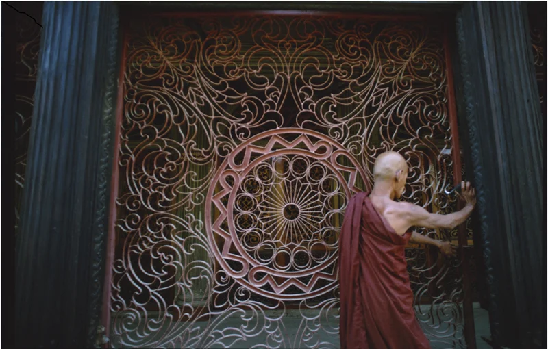 Shwe_Gate.jpg