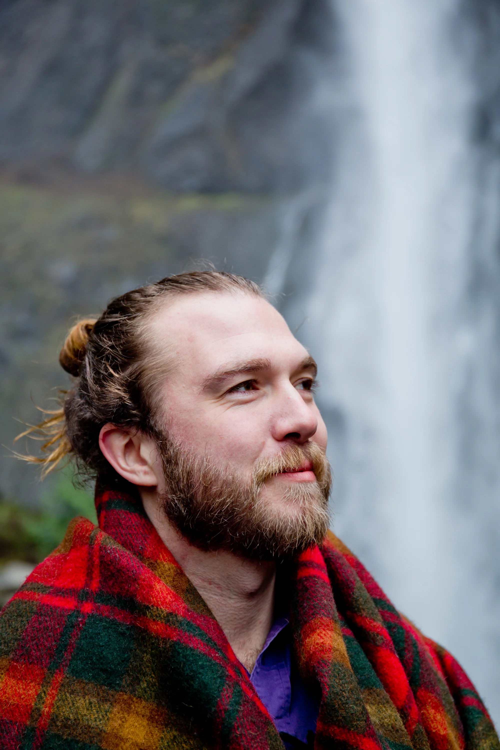 29_CarlyGaebe_SteadfastStudio_EngagementPhotography_Portland_Oregon_PacificNorthwest_MultnomahFalls_Waterfall.jpg
