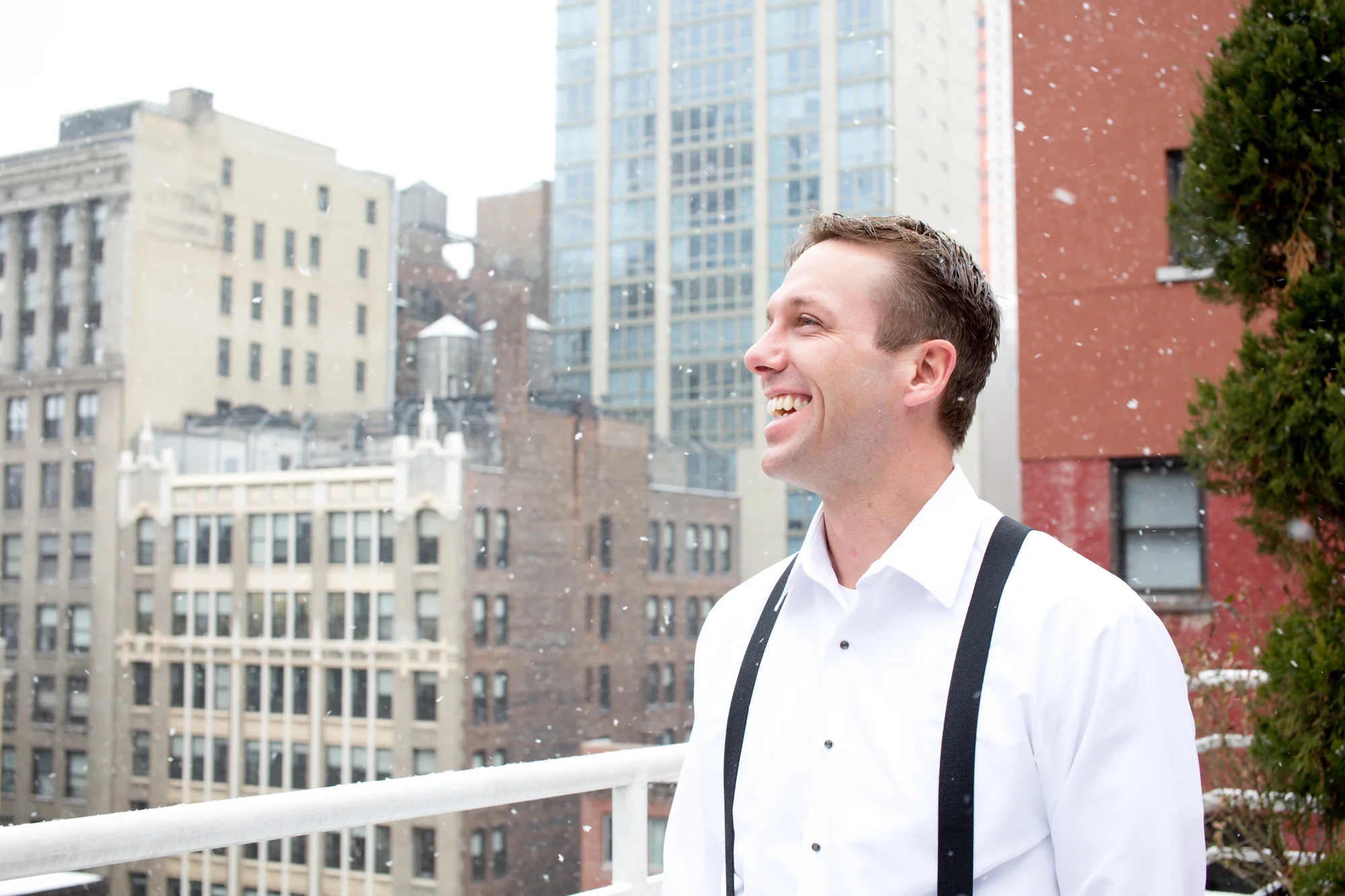074_CarlyGaebe_SteadfastStudio_WeddingPhotography_NewYorkCity_Winter_Romantic_Snowing_Groom.jpg