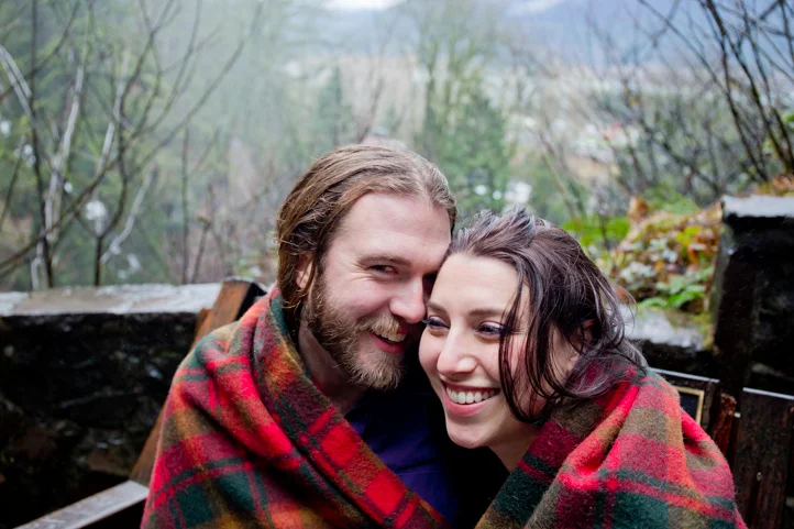 08_CarlyGaebe_SteadfastStudio_EngagementPhotography_Portland_Oregon_PacificNorthwest_MultnomahFalls_Waterfall.jpg