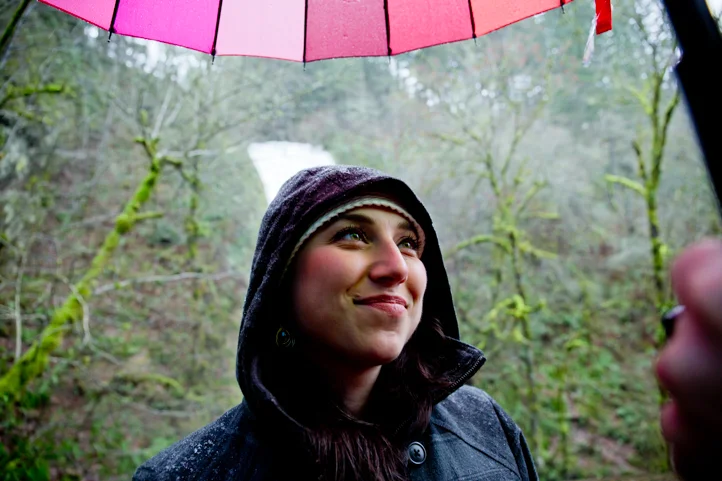 23_CarlyGaebe_SteadfastStudio_EngagementPhotography_Portland_Oregon_PacificNorthwest_MultnomahFalls_Waterfall.jpg