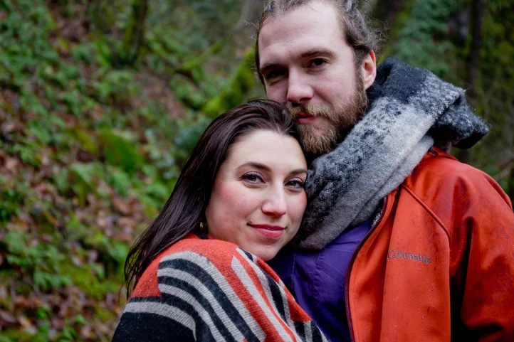 29_CarlyGaebe_SteadfastStudio_EngagementPhotography_Portland_Oregon_PacificNorthwest_MultnomahFalls_Waterfall.jpg