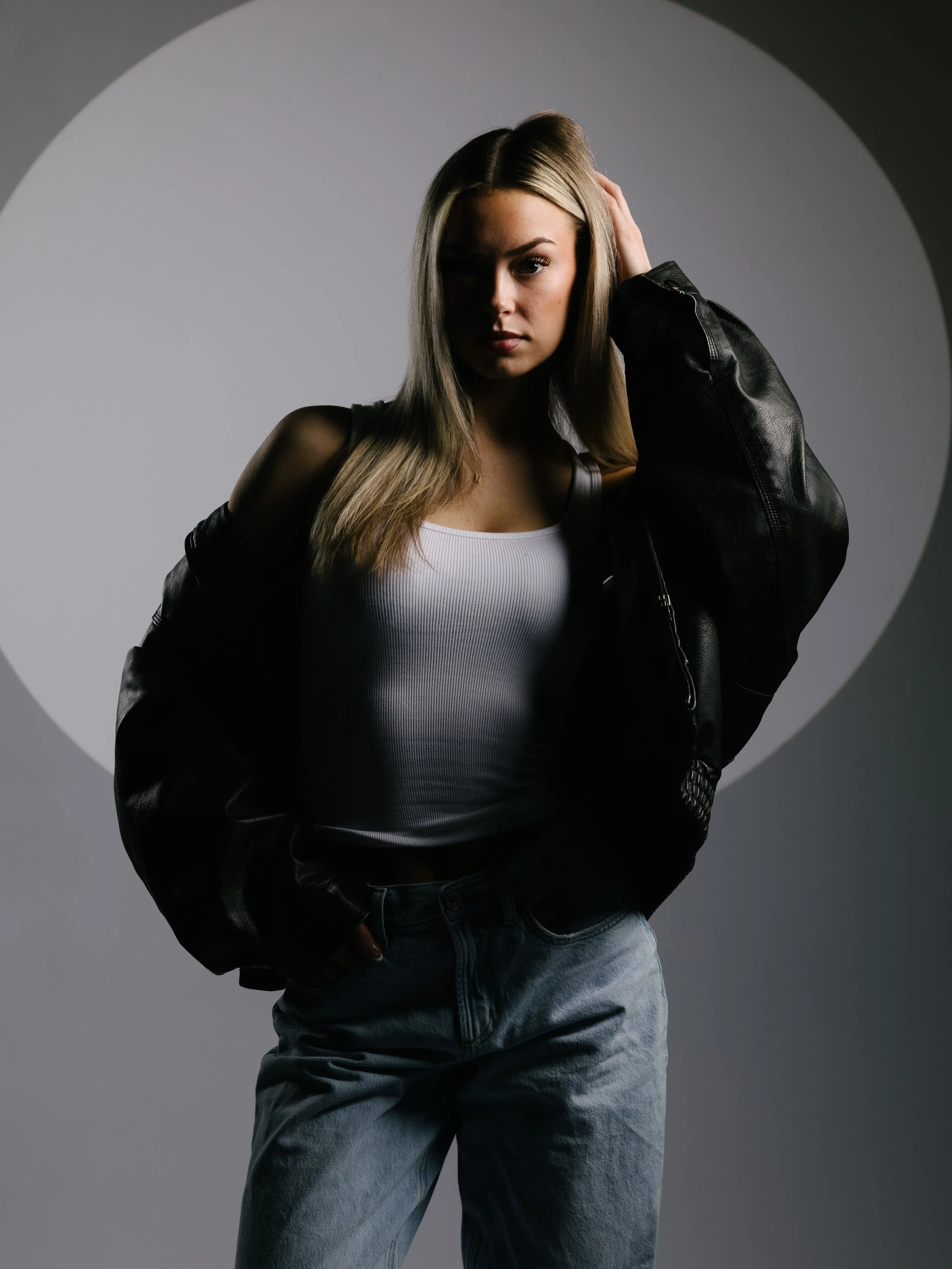 clean and crisp with @brooke.stewart17 

there&rsquo;s something about a leather jacket that just make you look so cool.