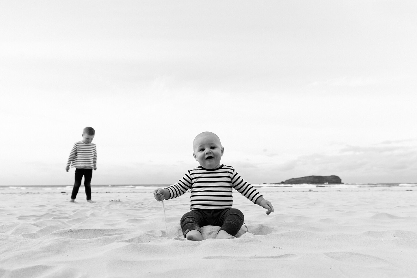 ARLINGTONLANEPHOTOGRAPHY-CANDID-FAMILY-PHOTOS-NATURAL-BEACH