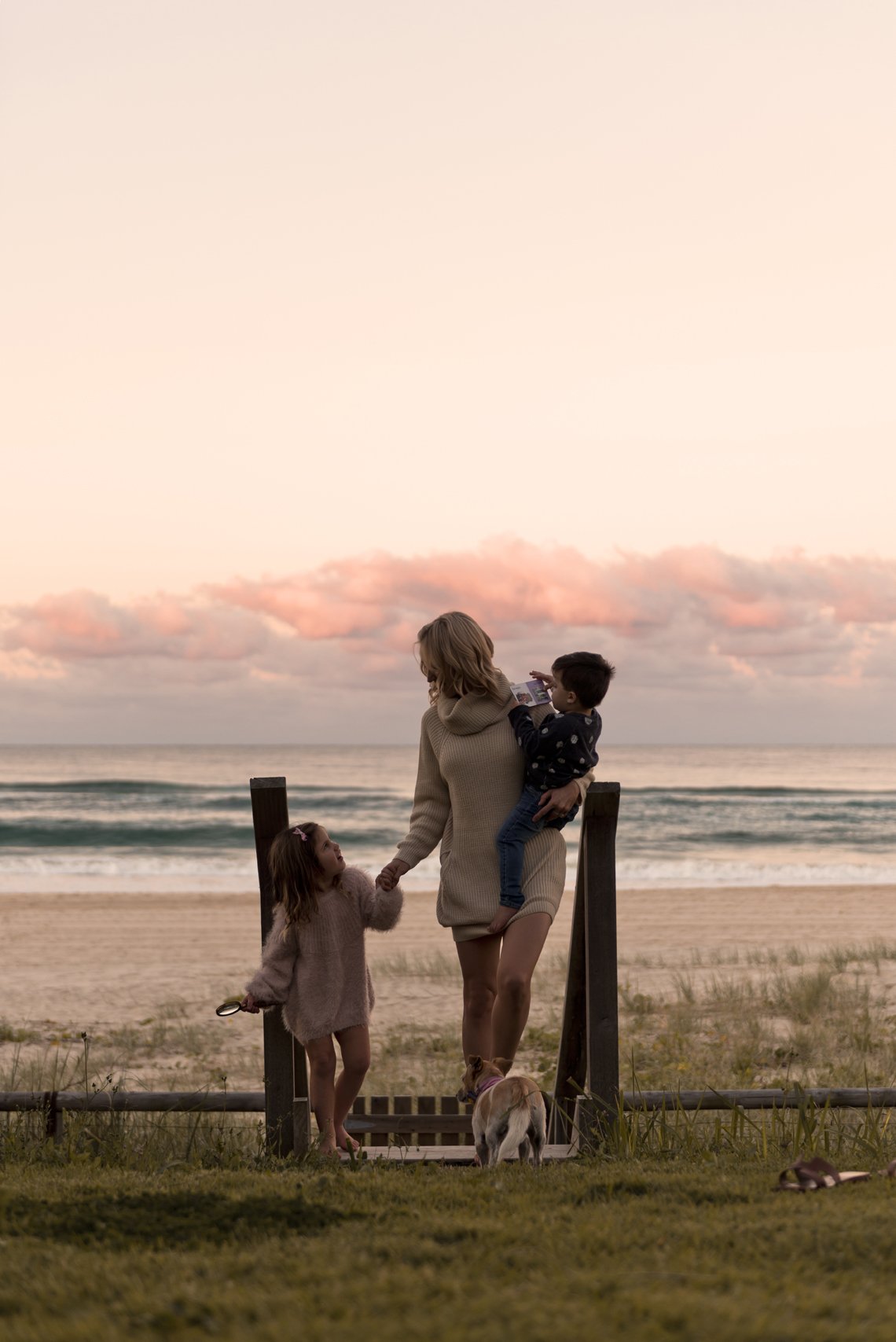 ARLINGTONLANE-PHOTOGRAPHY-FAMILY-PHOTOS-SUNSET-SAPPHIRE-BEACH-HOME