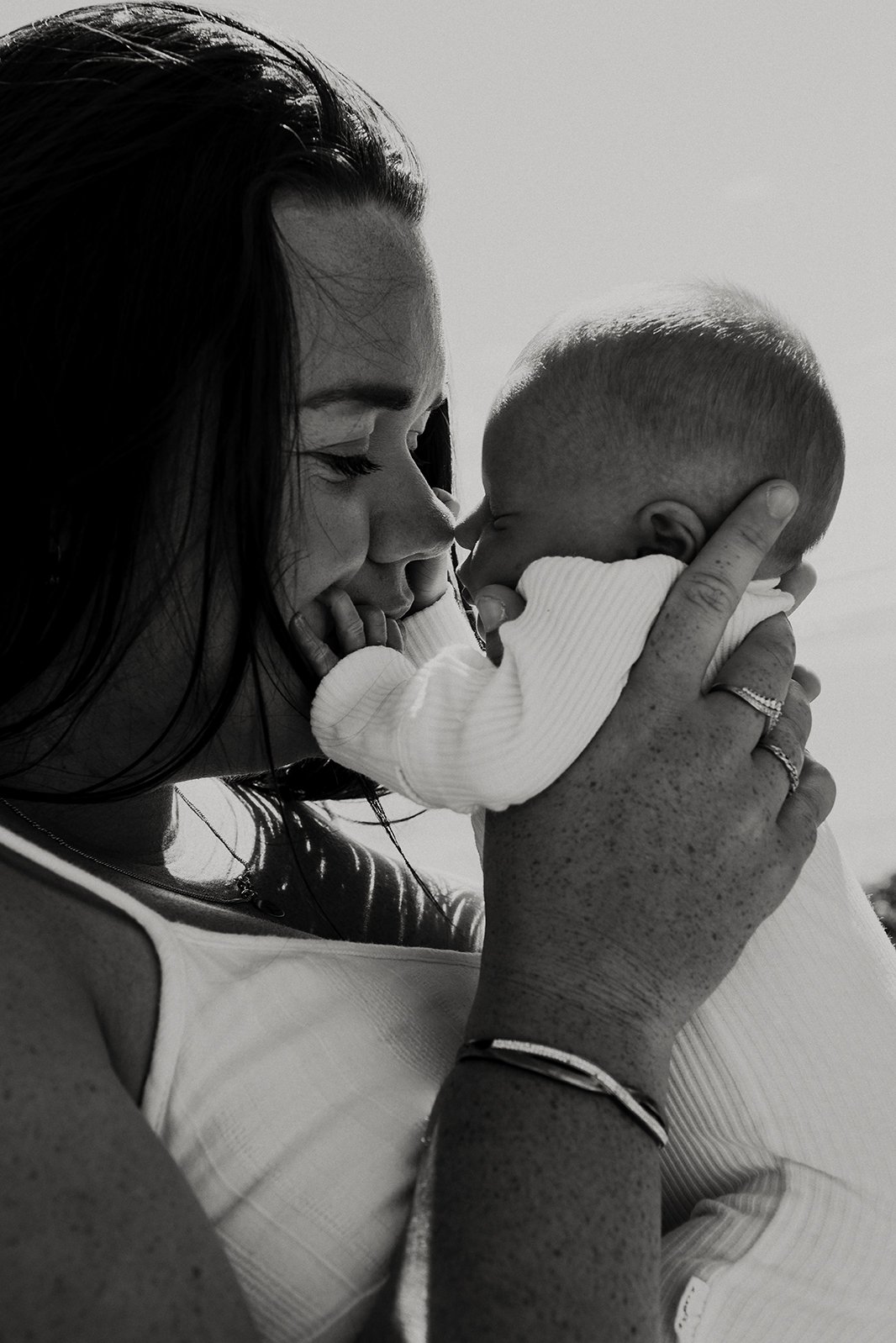 COFFS-HARBOUR-NEWBORN-PHOTOGRAPHER-OUTDOORS-ARRAWARRA.jpg