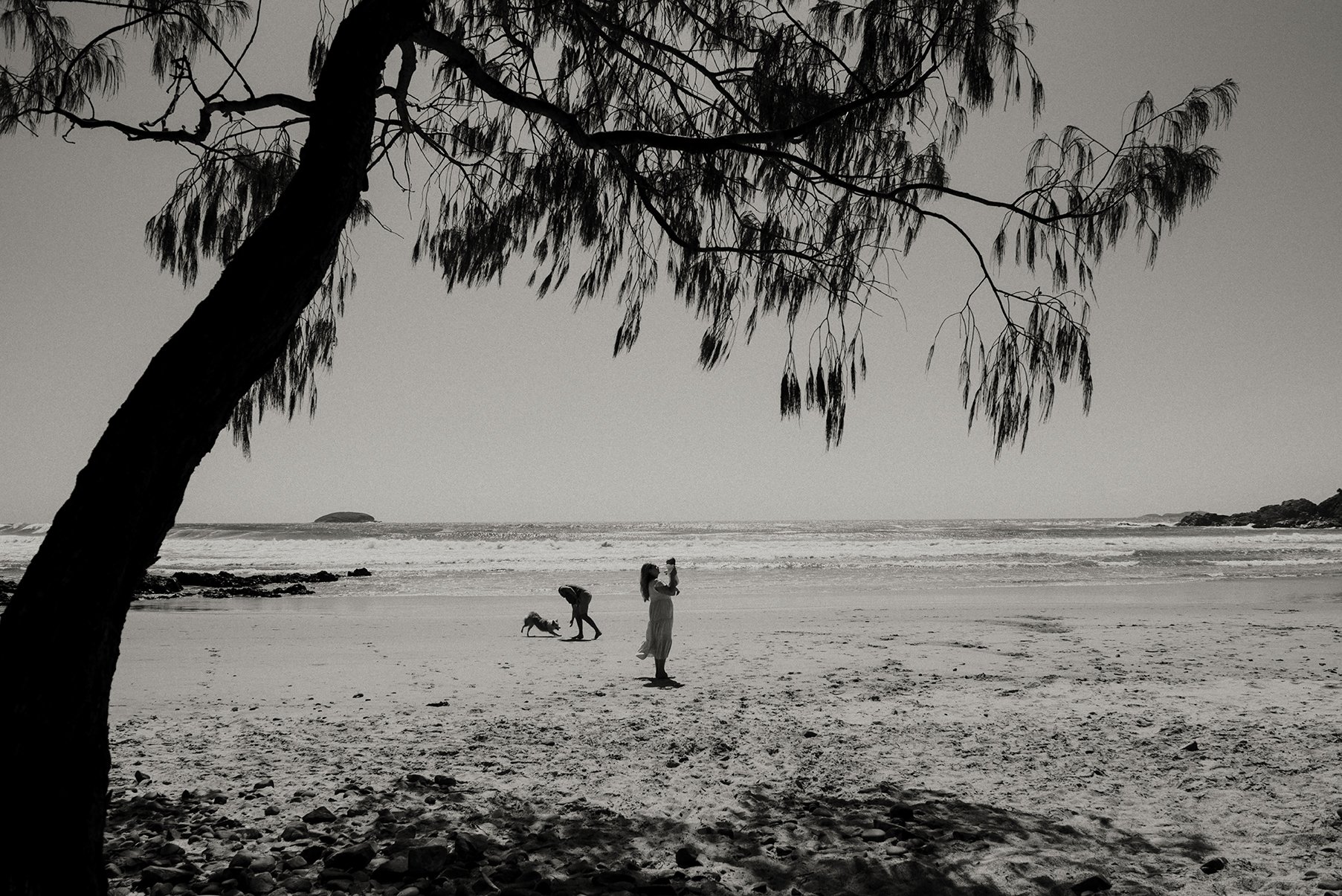 COFFS-HARBOUR-NEWBORN-PHOTOGRAPHER-LIFESTYLE-PHOTOGRAPHY-BEACH.jpg