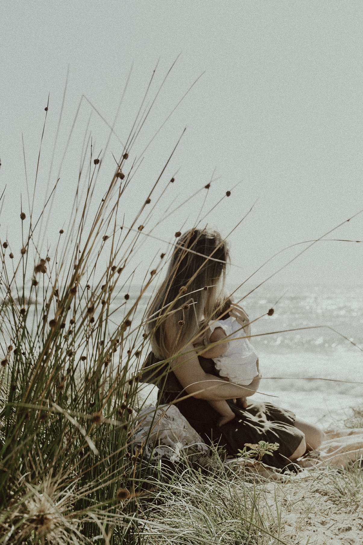 COFFS-HARBOUR-NEWBORN-PHOTOGRAPHER-OUTDOOR-PHOTOGRAPHY-MULLAWAY-BEACH.jpg