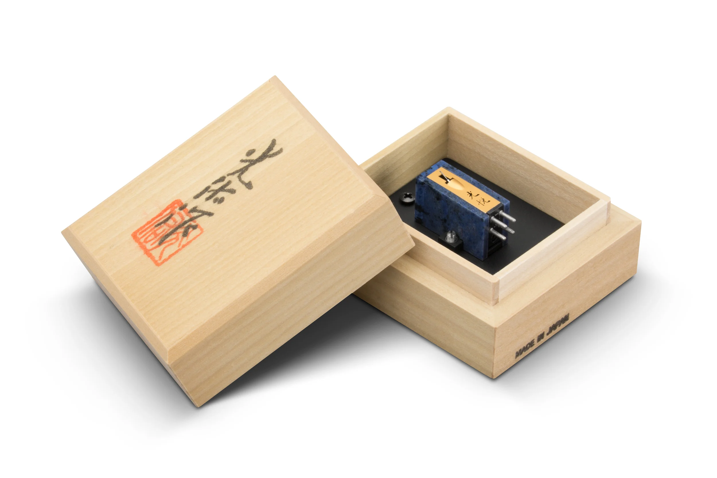 Koetsu_Dumortierite_Azule_Platinum_Box.jpg