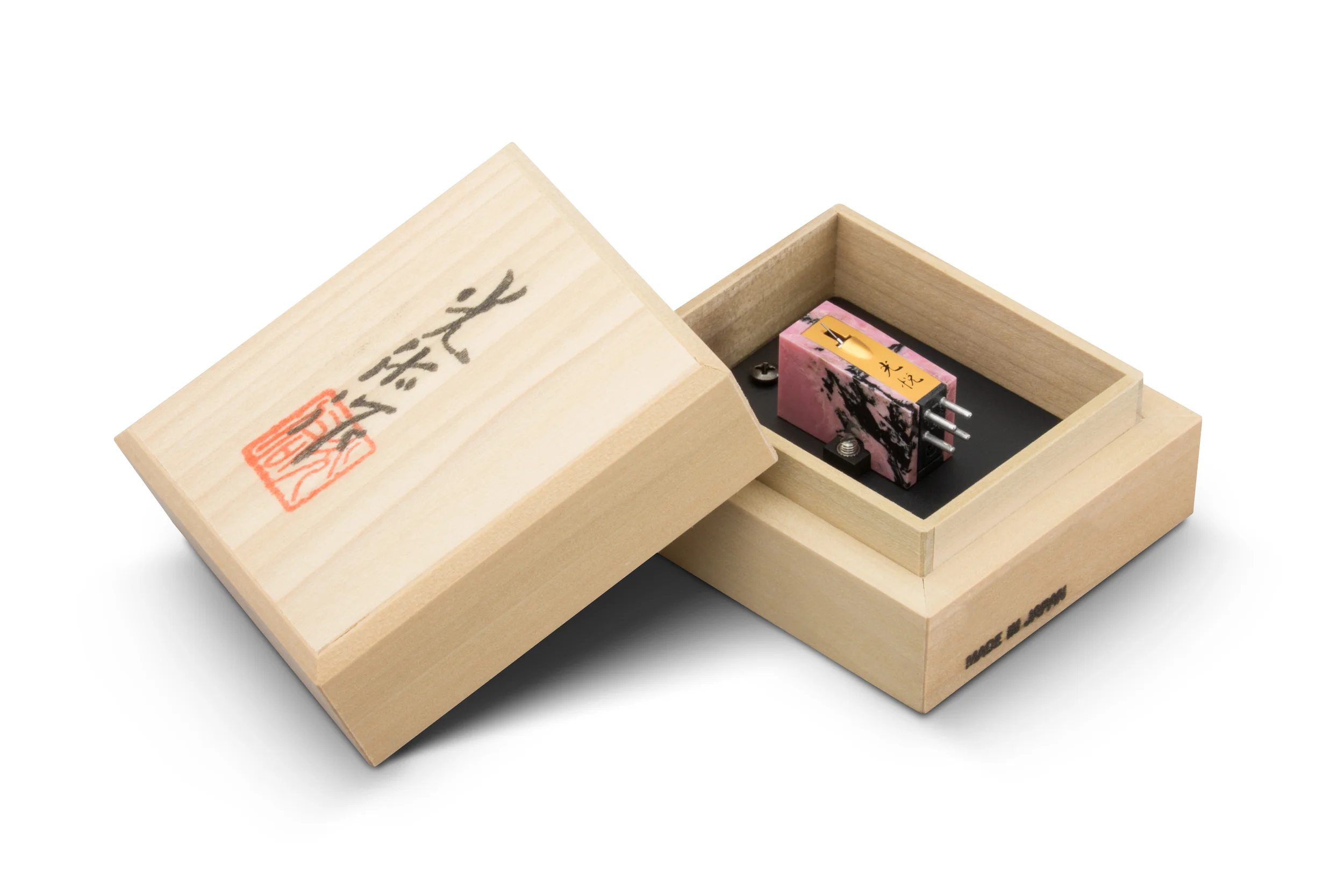 Koetsu_Rhodonite_Platinum_Box.jpg
