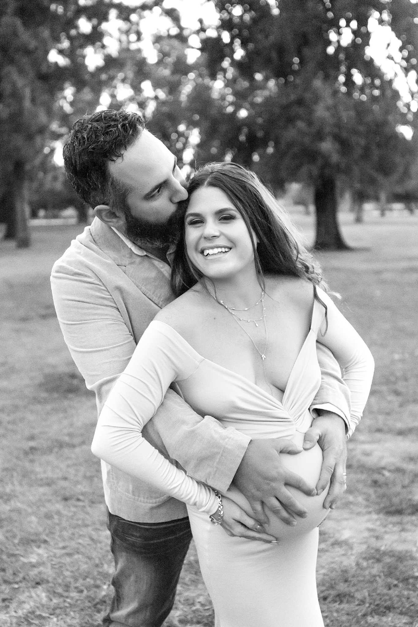 outdoor maternity portrait in los angeles