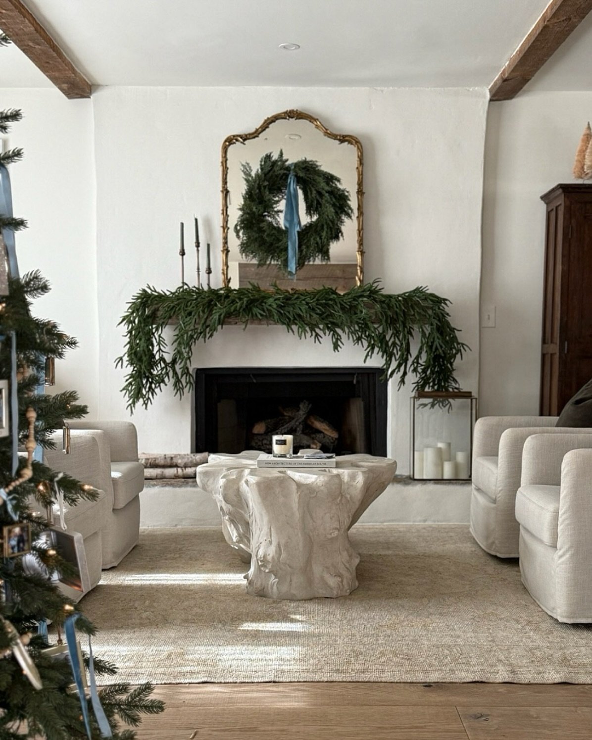 Who else is officially wrapped in Christmas?!✨

Evergreen draped, candles lit, and every corner filled with signs of Christmas.

Cheers to creating spaces where families gather, memories grow, and beauty quietly sets the tone for what matters most. ?