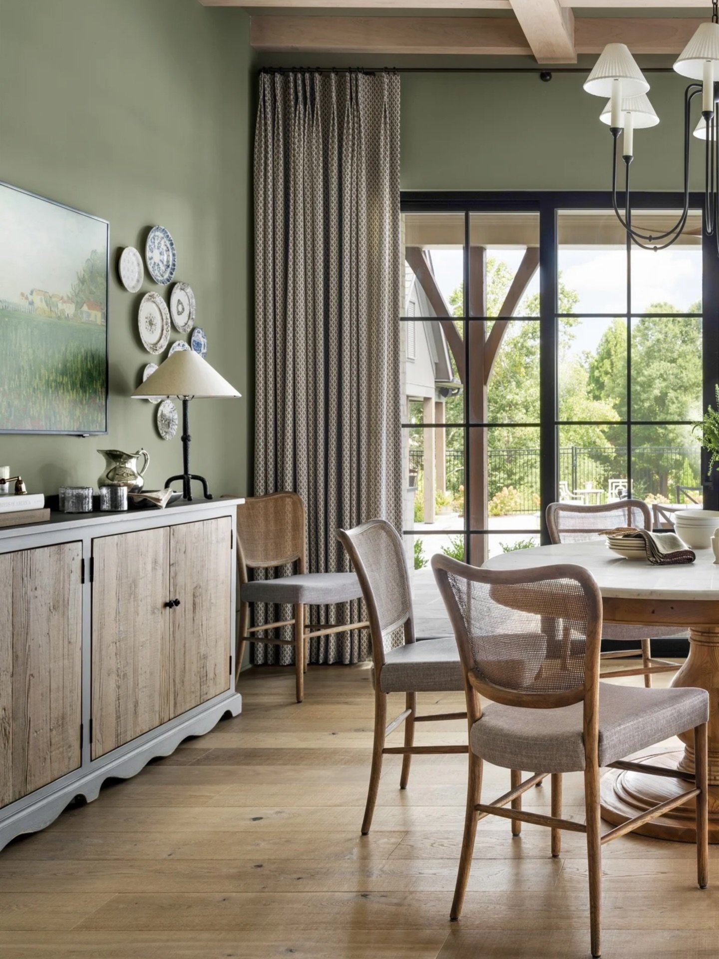 Sunlight, symmetry, and a setting made for slow mornings or long dinners. ✨
 This eating area &mdash; just off the kitchen &mdash; balances warmth and refinement, framed by expansive windows and grounded by natural textures that invite you to linger 