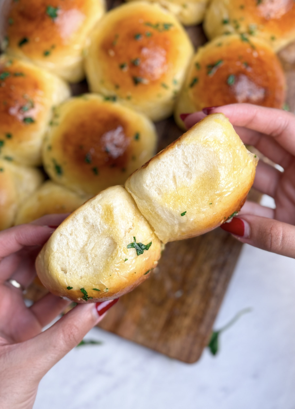 Garlic + Thyme Dinner Rolls (6 Pack)