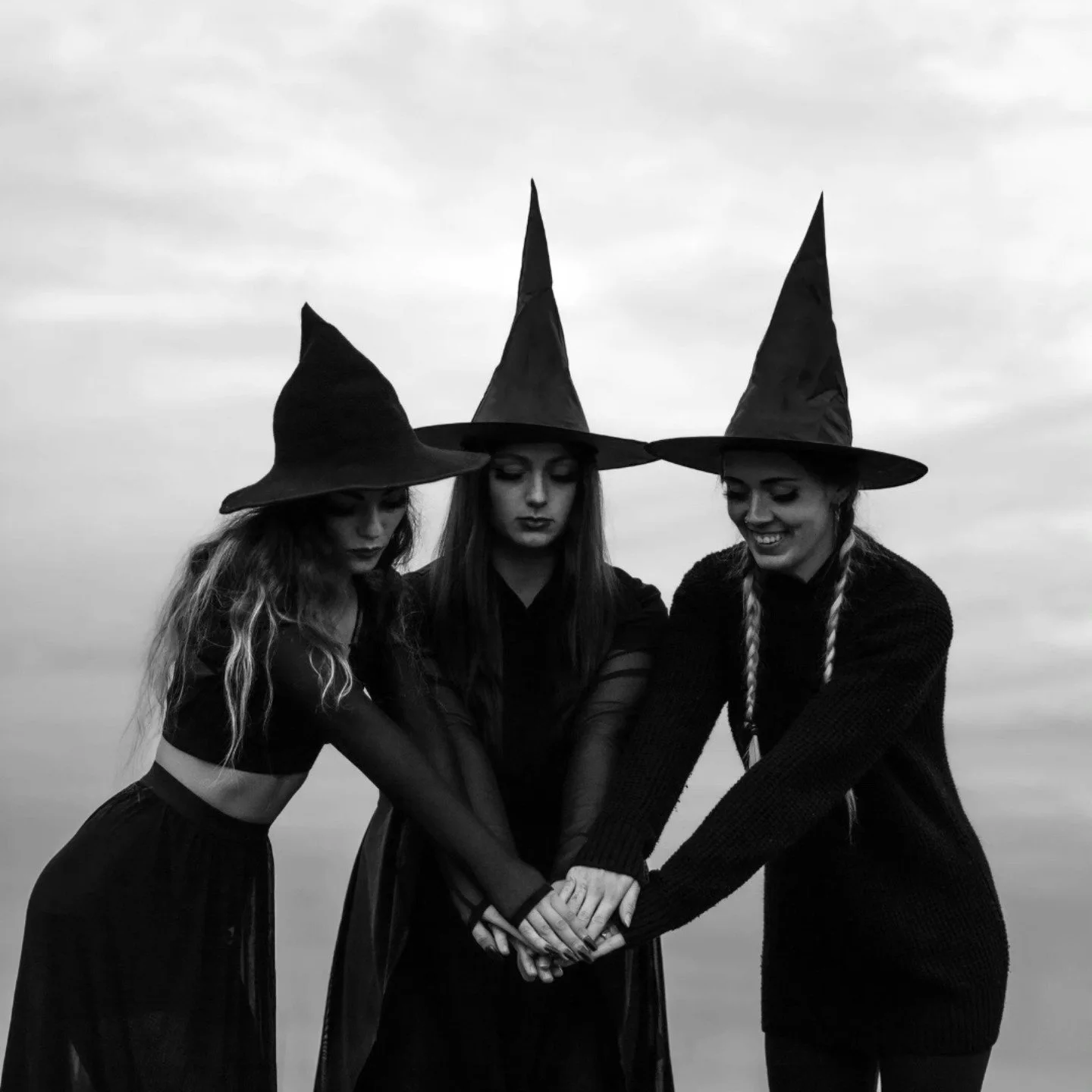 Im curious! What did you dress up as for Halloween??🎃🤔

There's no better way to give yourself some self-love than a photoshoot. It's times to capture the beauty within you and all around. Click the link in the bio or go to my website www.willowlam