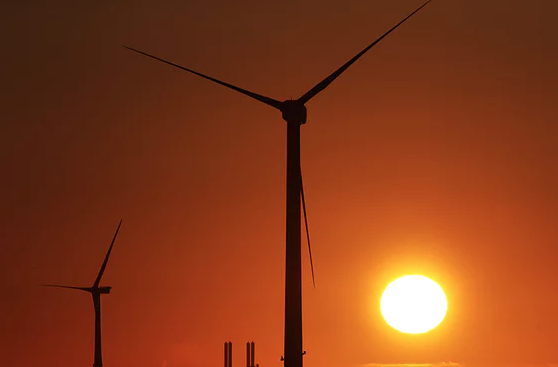 Australia's politics only barrier to clean energy system, report finds | The Guardian