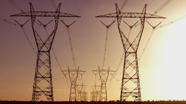 Energy grid under threat as bushfires bear down on power lines | The Age