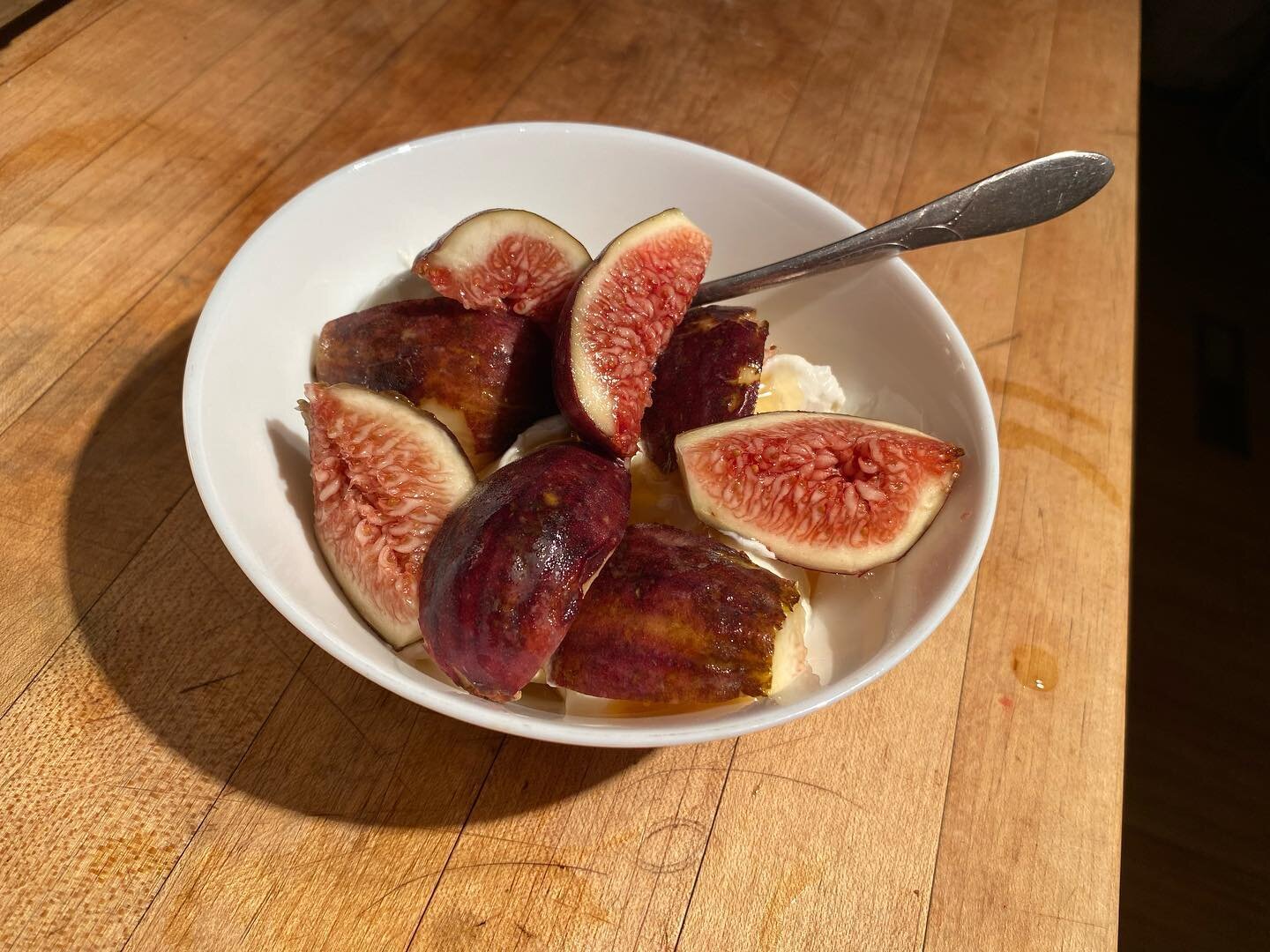 Mama&rsquo;s late night treat. Whole fat Greek yogurt, honey, and fresh figs 🍯
Local friends - Costco has some really nice figs right now.