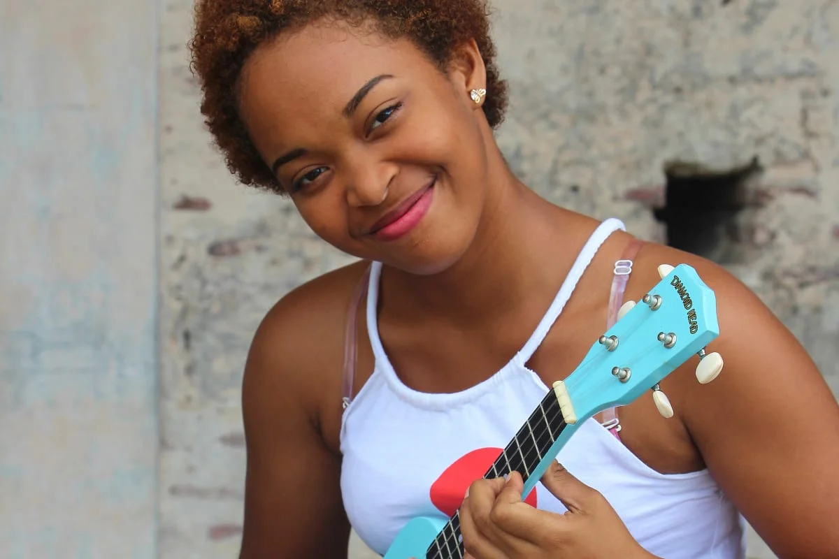 Mary, once a student at La Escuelita del Ritmo, went on to study music at UC Berkley and has since returned to Portobelo to continue developing the school’s musical programs.