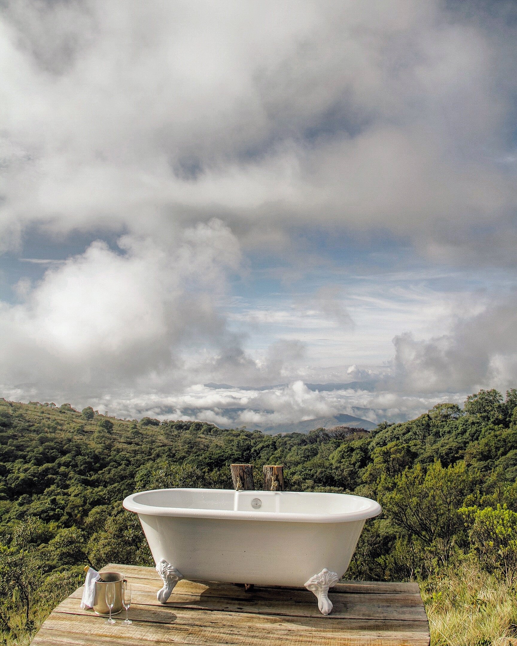 The Outdoor Bathtub at the Eagles Nest