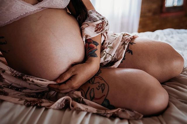 I love a good maternity session 😍 pregnancy can be hard on your self image. You&rsquo;re tired, you don&rsquo;t feel great and you&rsquo;re full of anxiety about the new little life you&rsquo;re bringing into the world. But YOU mama are incredible. 
