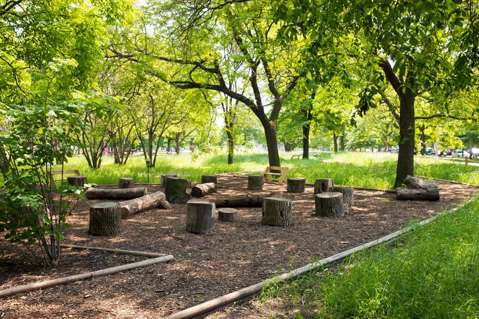 welles-park-nature-play-natural-playscape-garden-chicago-architecture-landscape-site-design-group-seating-council-ring.jpg