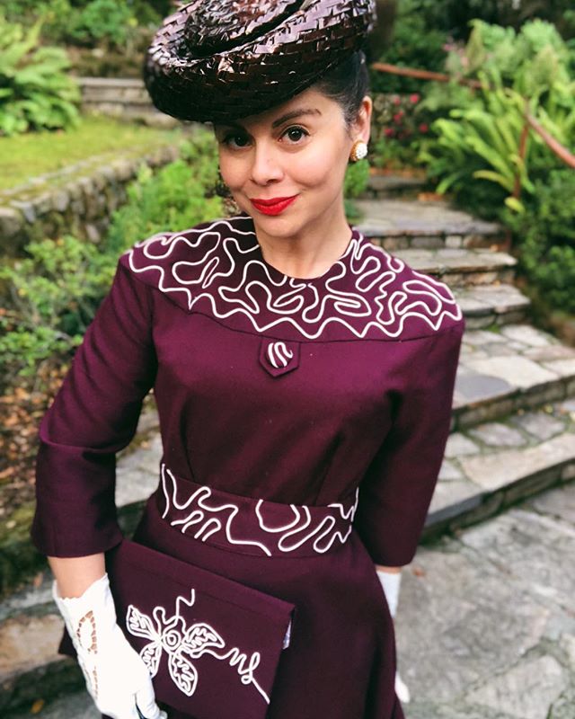 More VSC introductions: When Mena (@makethislook) isn’t wrangling her three kids, she’s busy sewing, selling fabric over @shopmakethislook, obsessing over old Sears Catalog archives, collecting hats AND forcing her family to wear coordinating vintage outfits at Disneyland. #vintagestylecouncil #vintagestyle