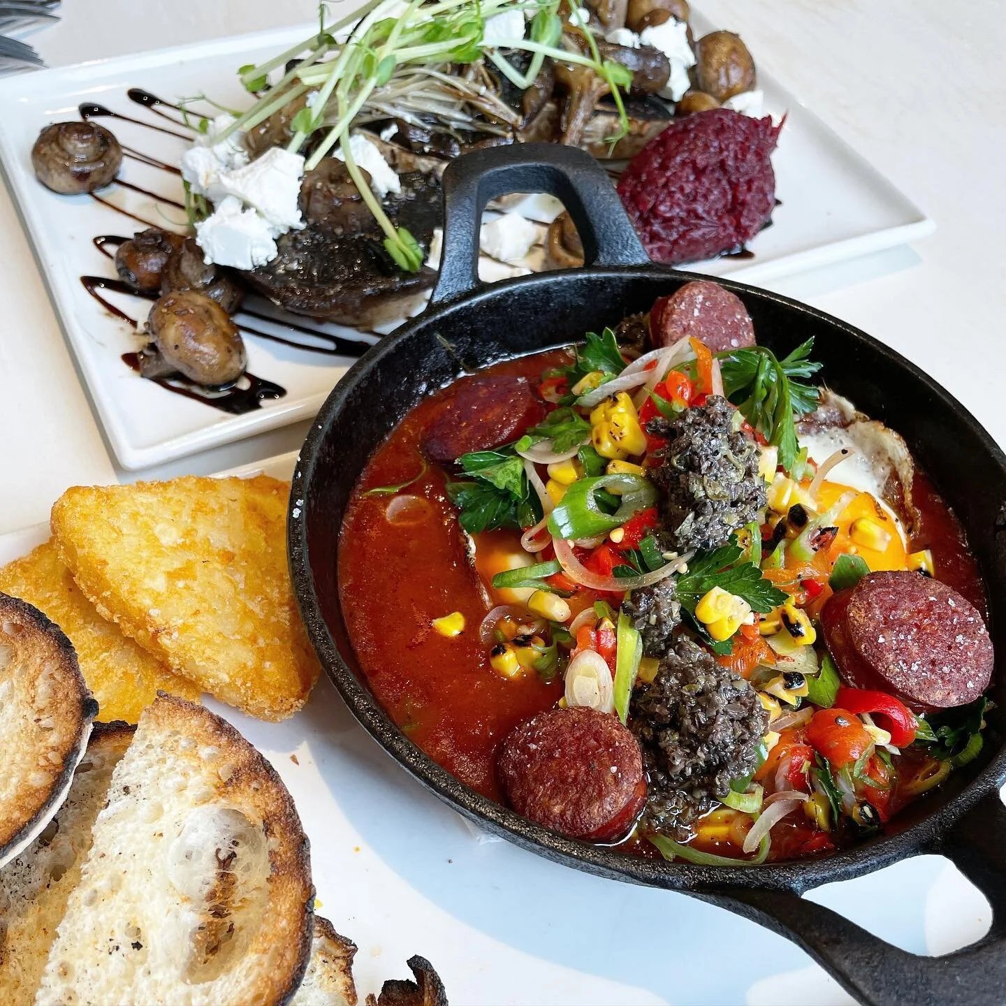 On Tuesdays, we brunch... on Spanish eggs with chorizo plus wild mushrooms on toast @whiteelephantcafe 😋