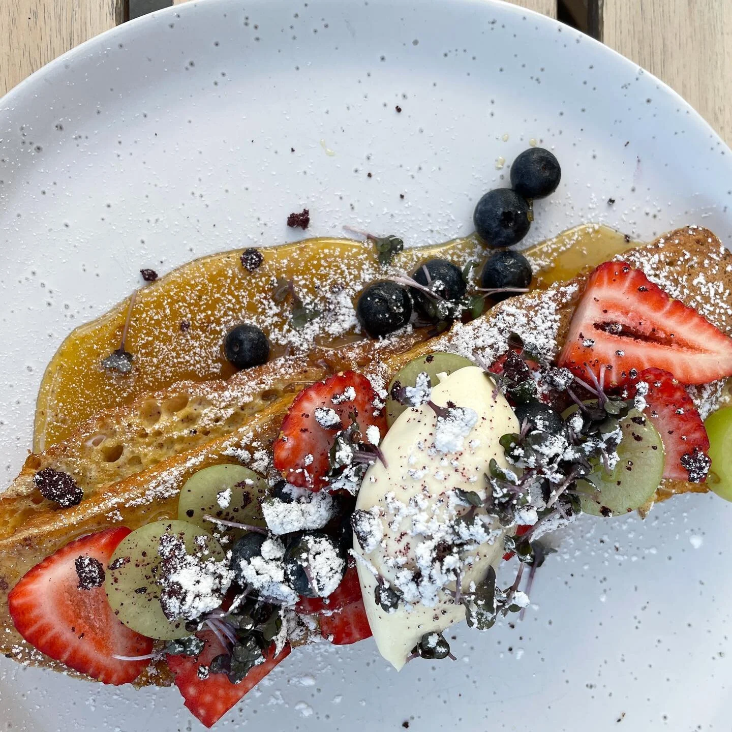 🎼Sugar... Ah,🍯🍯 You are so dandy girl... and @lagoonyallingup&rsquo;s got me wanting to eat you 🤤 

It&rsquo;s not often I opt for a sweet breakfast but I&rsquo;m so glad I did today. Yes, the French toast + hot cross bun pancakes 🥞 did taste as