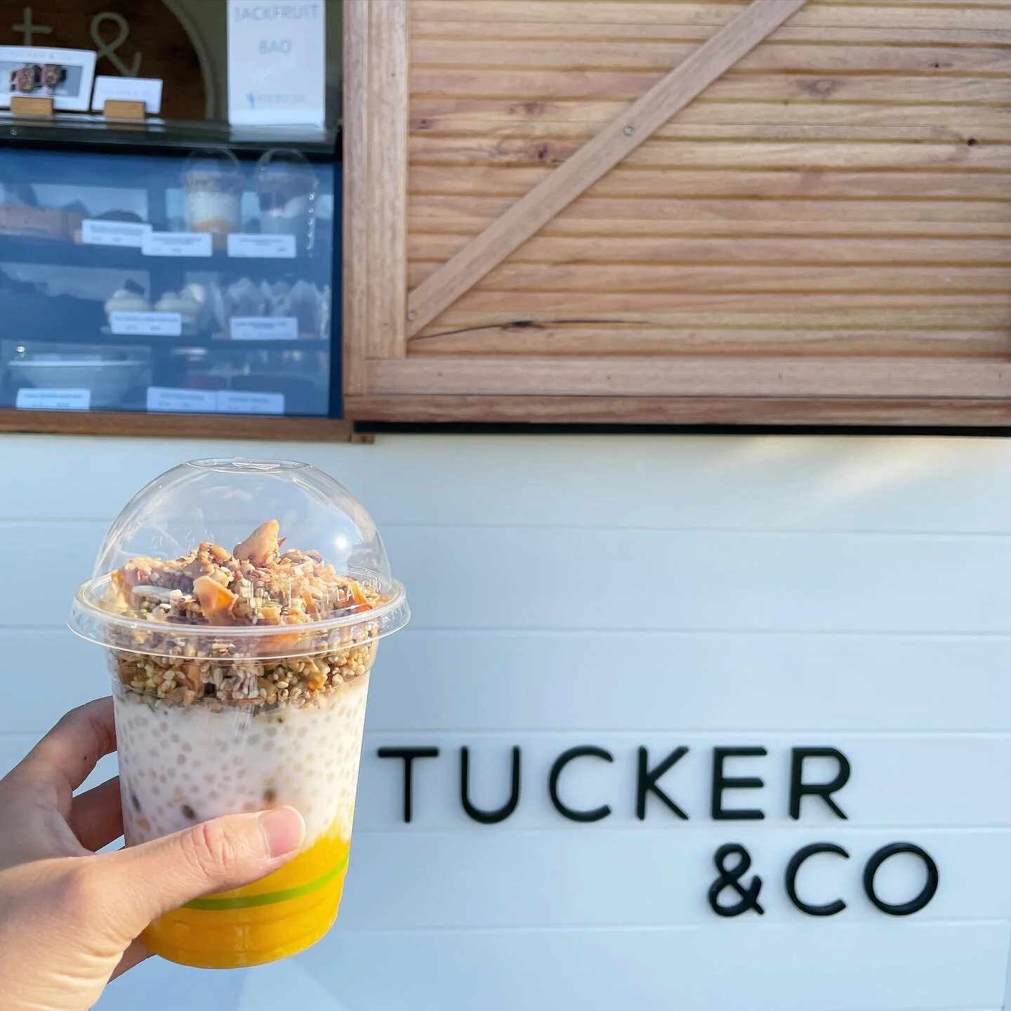 Sunday morning rituals start with a tranquil beachside walk and end with a sweet treat (or three 😅) from @tuckerandco__ 🥥 

If you&rsquo;re a glutton like me, you&rsquo;ll love @tuckerandco__&rsquo;s raw wagon wheels 😋 which I buy in bulk with the