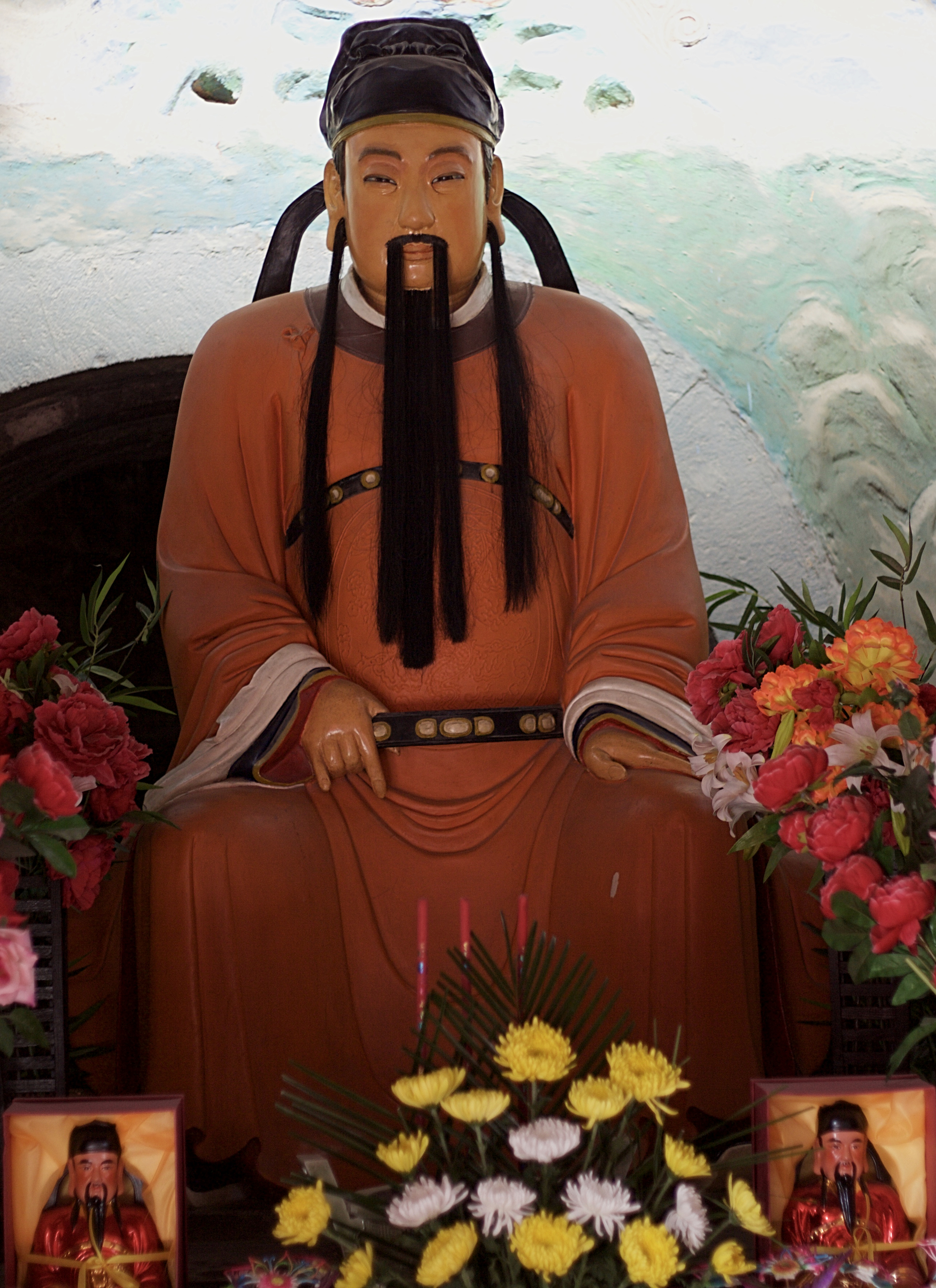  A modern effigy at his tomb